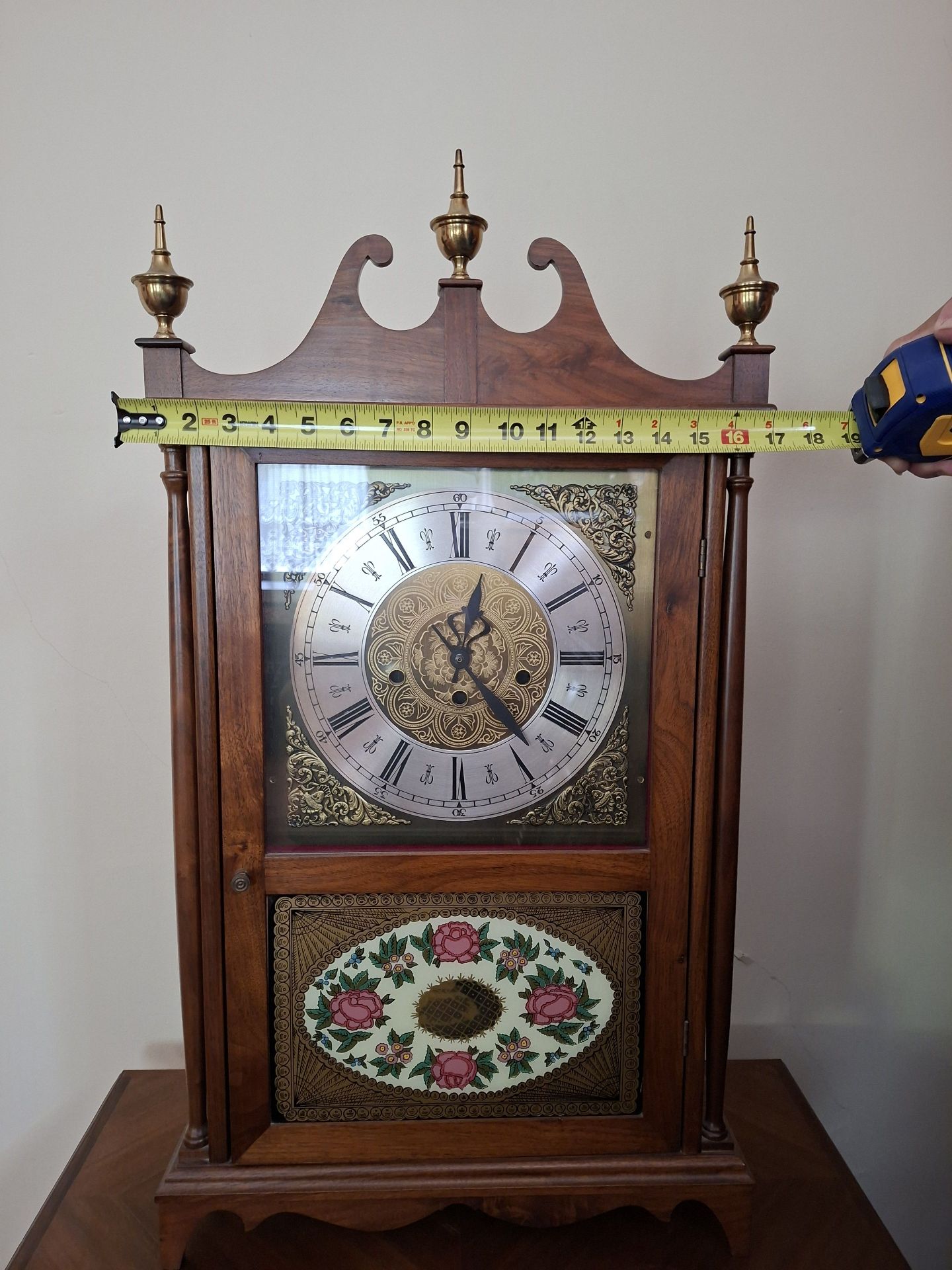 Vintage Wooden Mantle Clock with Pendulum - image 4 of 8