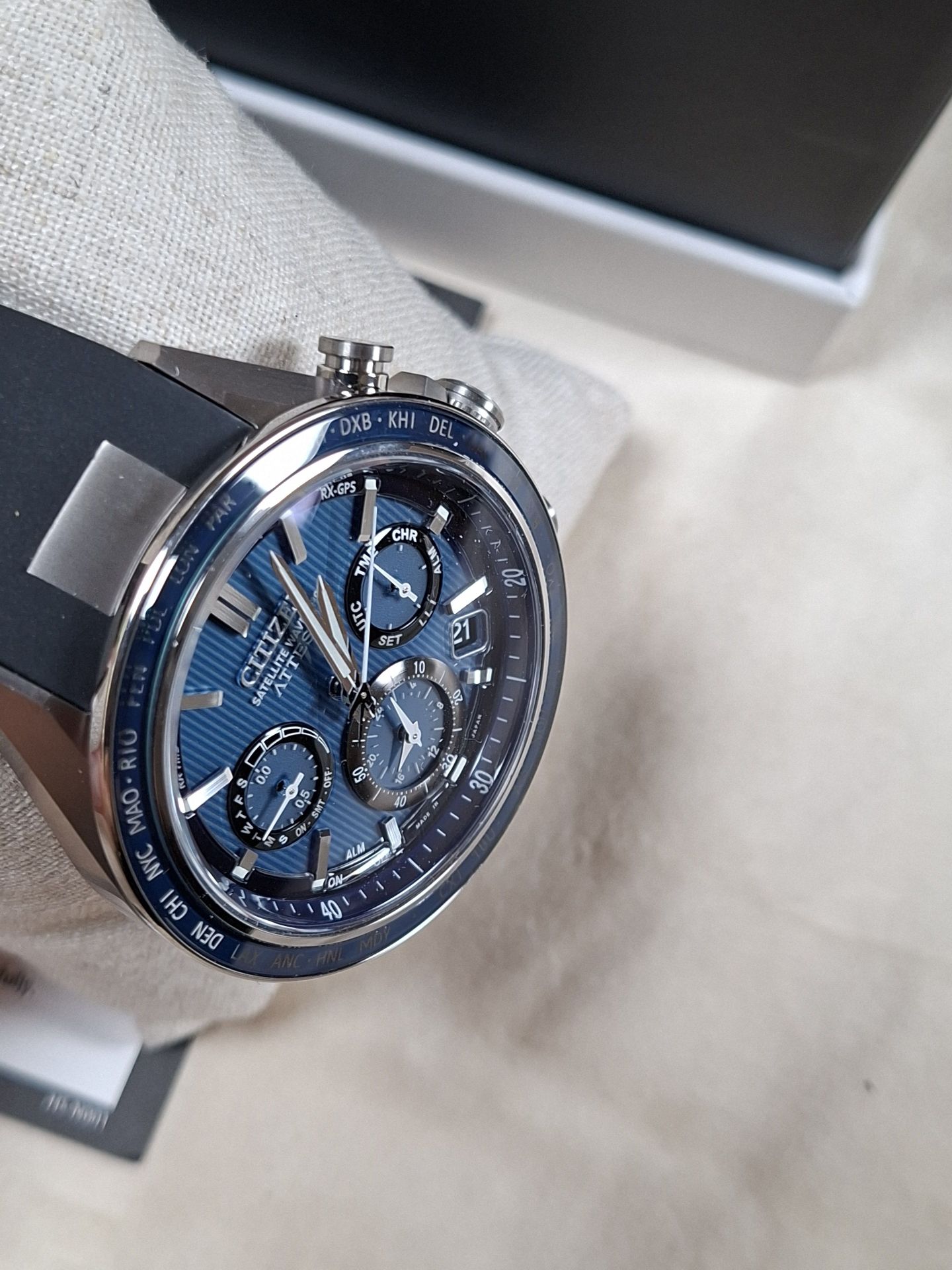 Citizen Eco-Drive Satellite Wave Attesa Wristwatch CC4050-18L - image 6 of 6