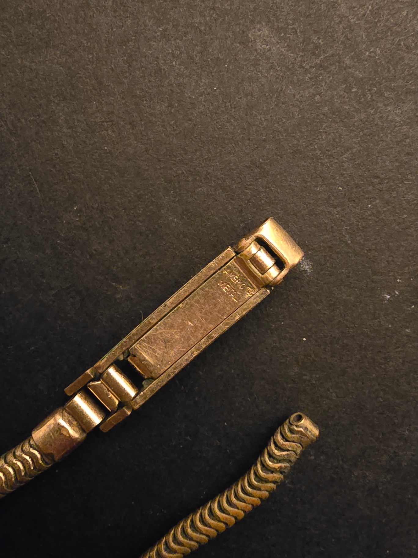 Assorted gold and gold-tone vintage watches and bracelets - image 15 of 15