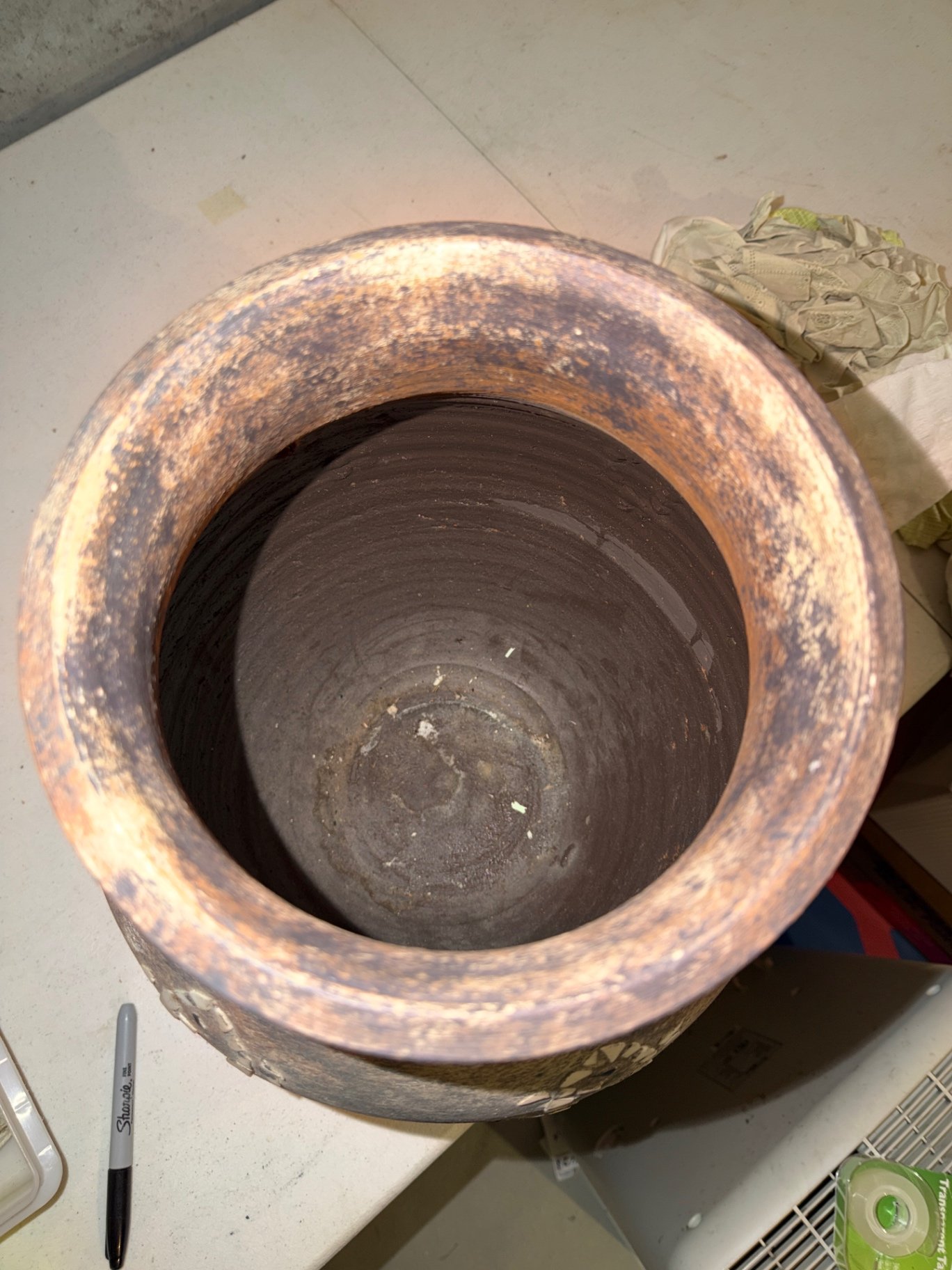 White glazed vase and brown mosaic-inlaid vase - image 5 of 8