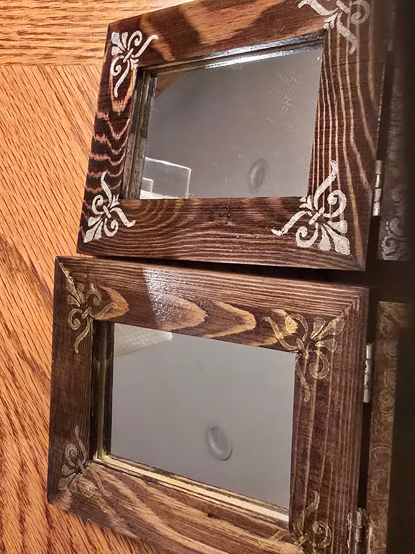 Decorative wooden boxes with animal artwork and 2 purses - image 11 of 18