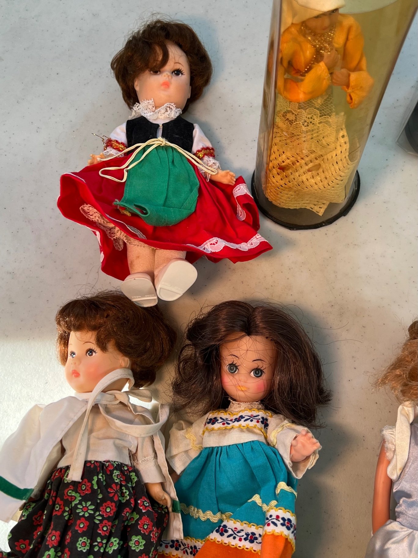 Dolls with multiple outfits and accessories - image 14 of 16