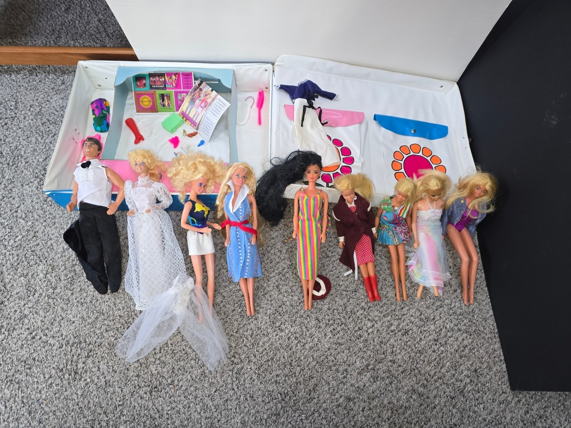 Barbie dolls with varied outfits and a vintage double-doll storage box - image 1 of 17