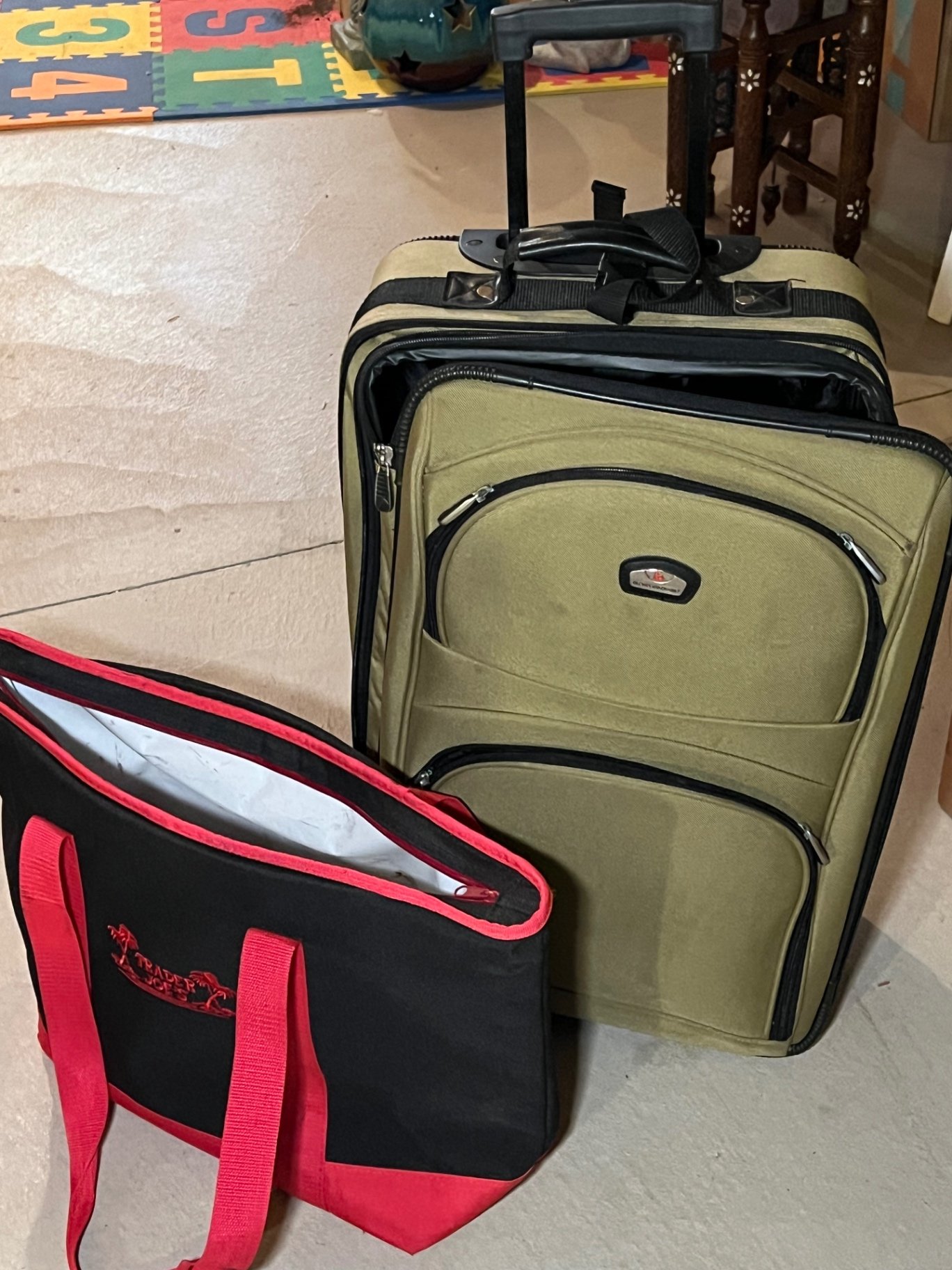 Gloria Vanderbilt rolling suitcase with black and red tote bag - image 2 of 6