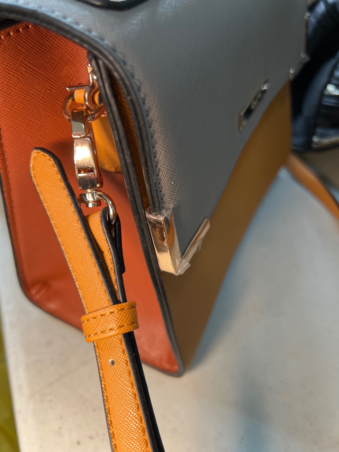 Assorted handbags and purses - image 12 of 18