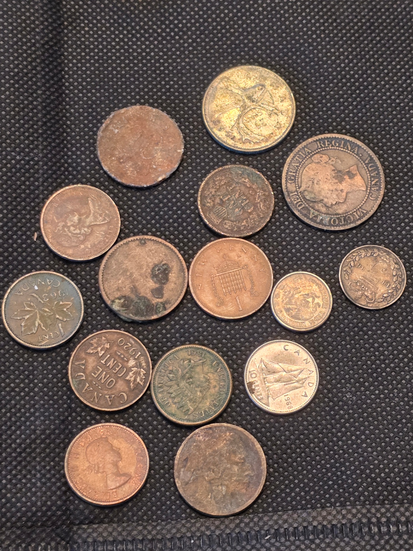 Wheat pennies, a mix of vintage coins, and jewelry - image 7 of 8