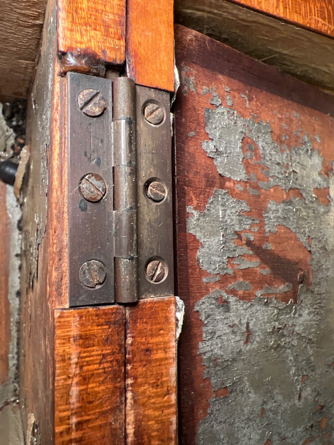 Vintage wooden box with lid and keyhole - image 10 of 12