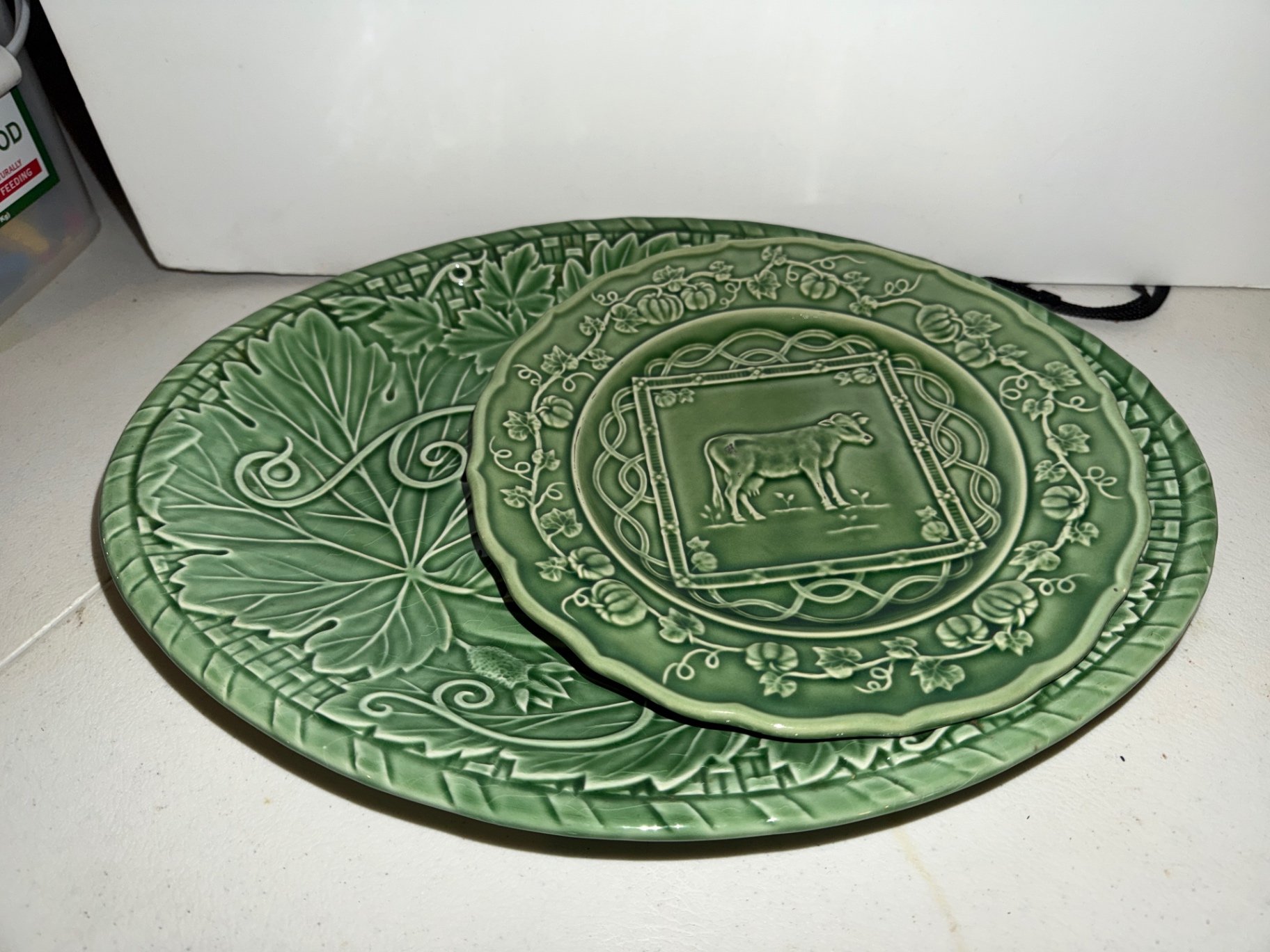 Green ceramic plates with botanical and animal motifs - image 1 of 6