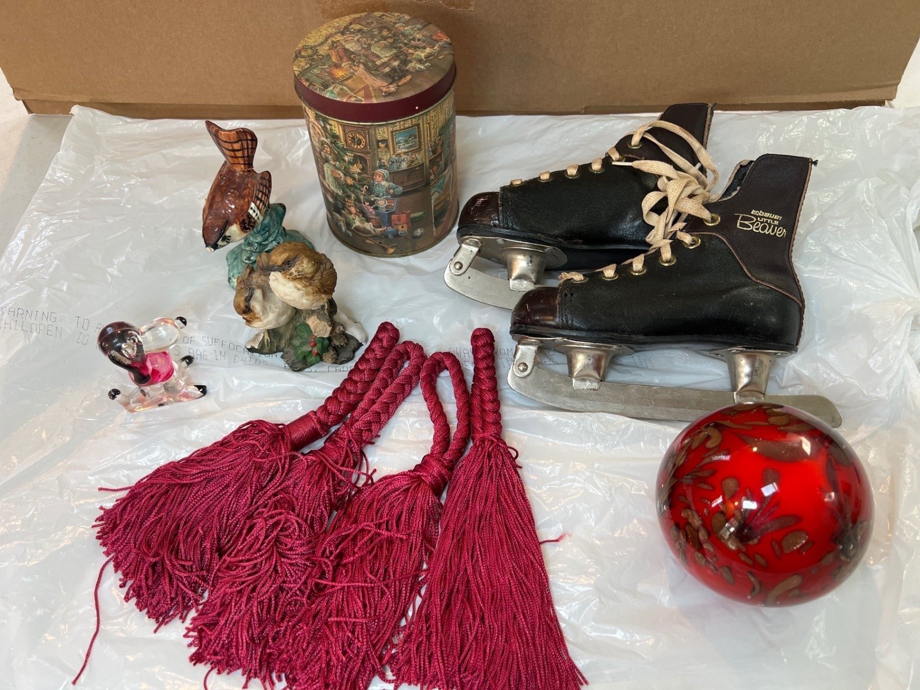 Vintage decorative collectibles and holiday items - image 1 of 11