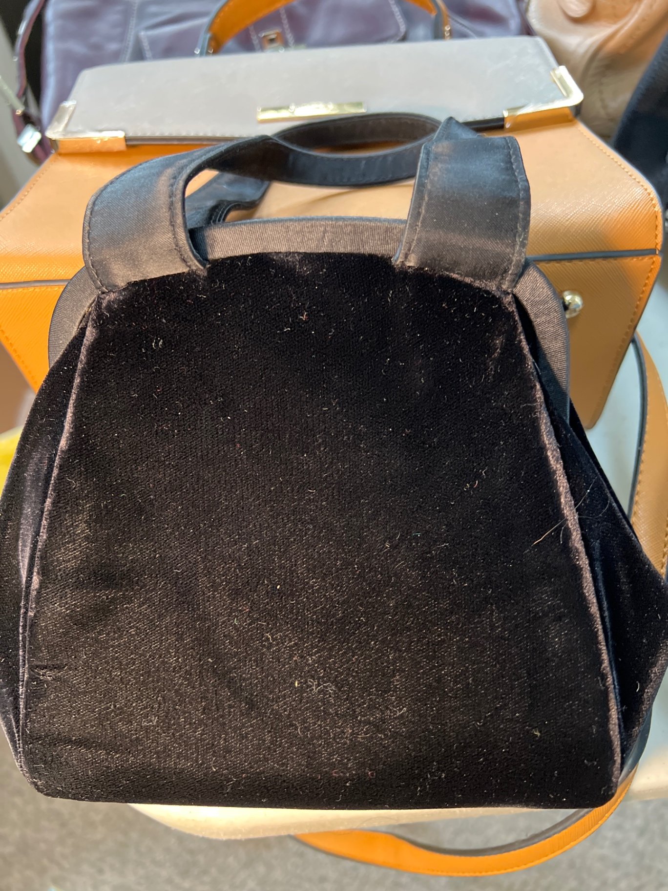 Assorted handbags and purses - image 8 of 18