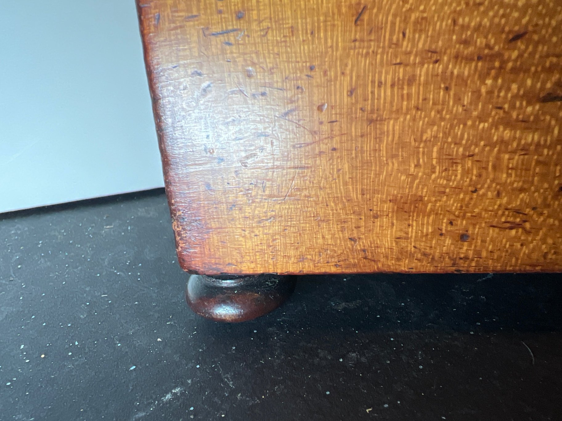 Vintage wooden box with lid and keyhole - image 2 of 12