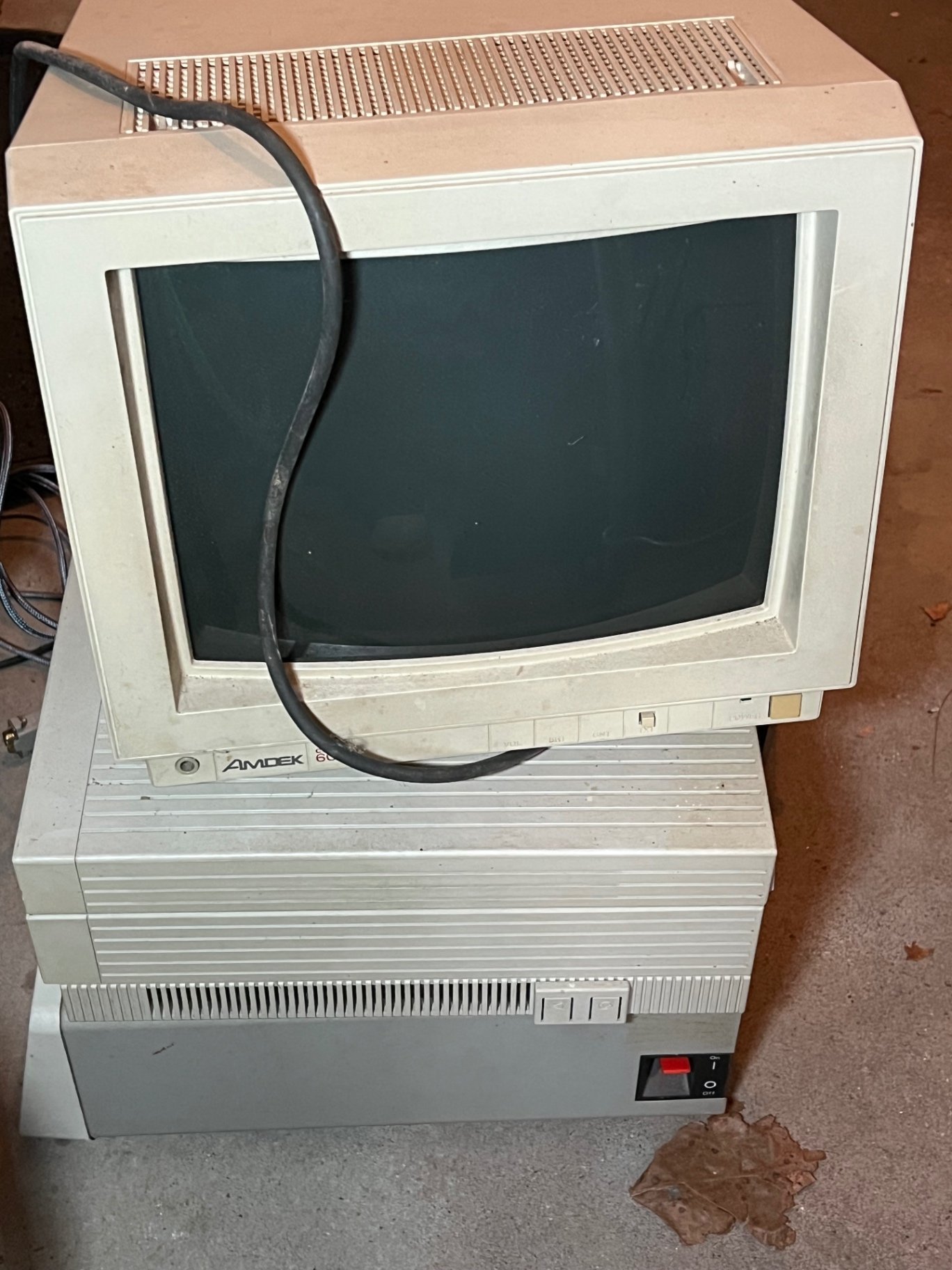 Amdek Color Display Monitor (Model 600A) with 3.5-inch Microsoft Word Floppy Disks - image 1 of 11