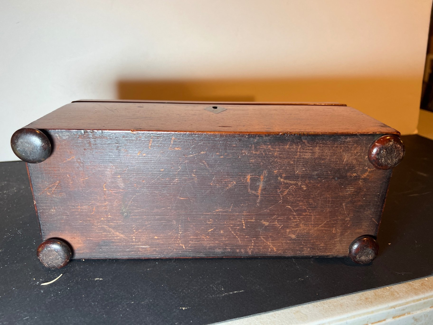 Vintage wooden box with lid and keyhole - image 9 of 12