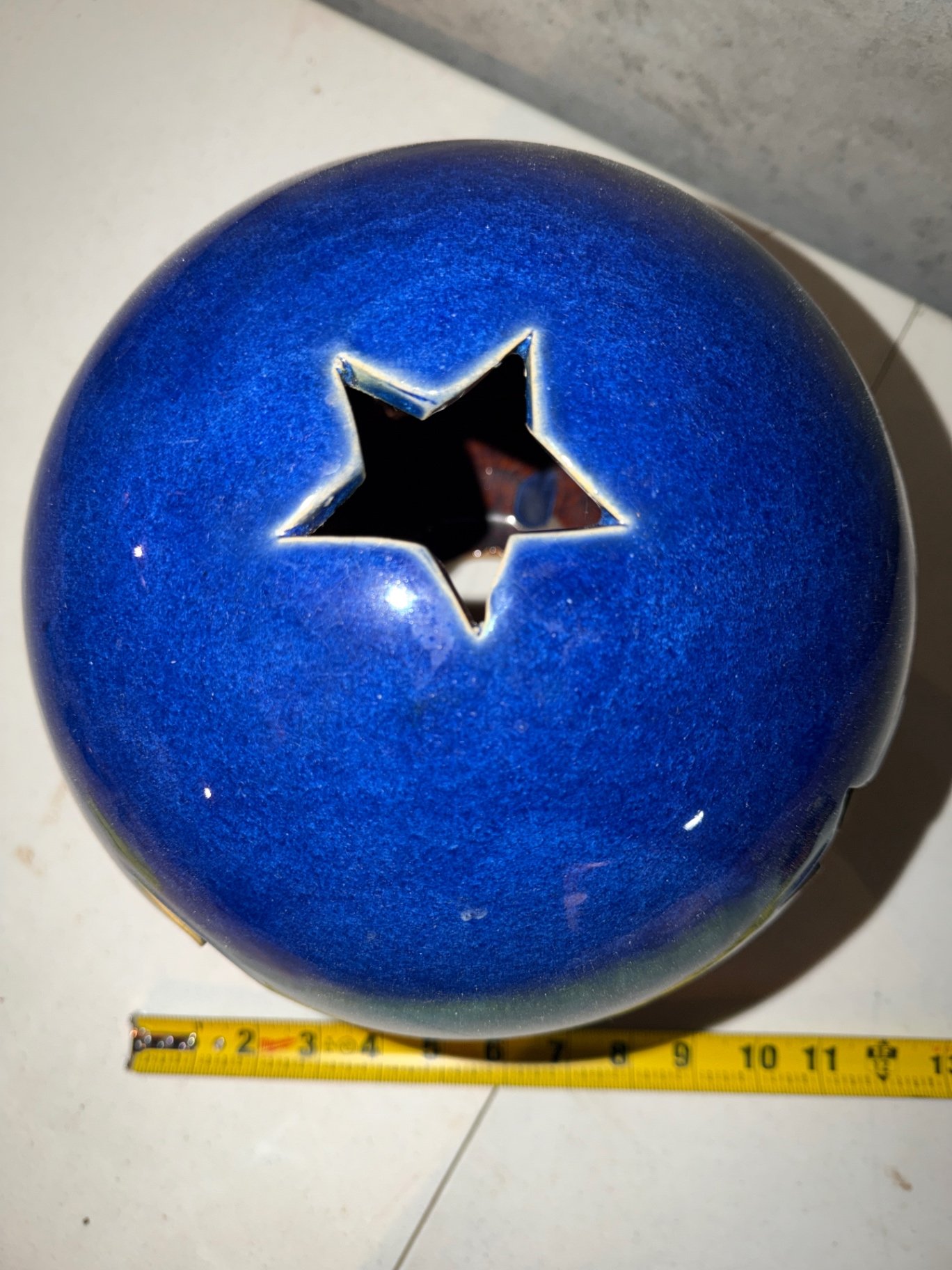 Decorative stone pedestal, blue ceramic globe, rabbit statue - image 4 of 10