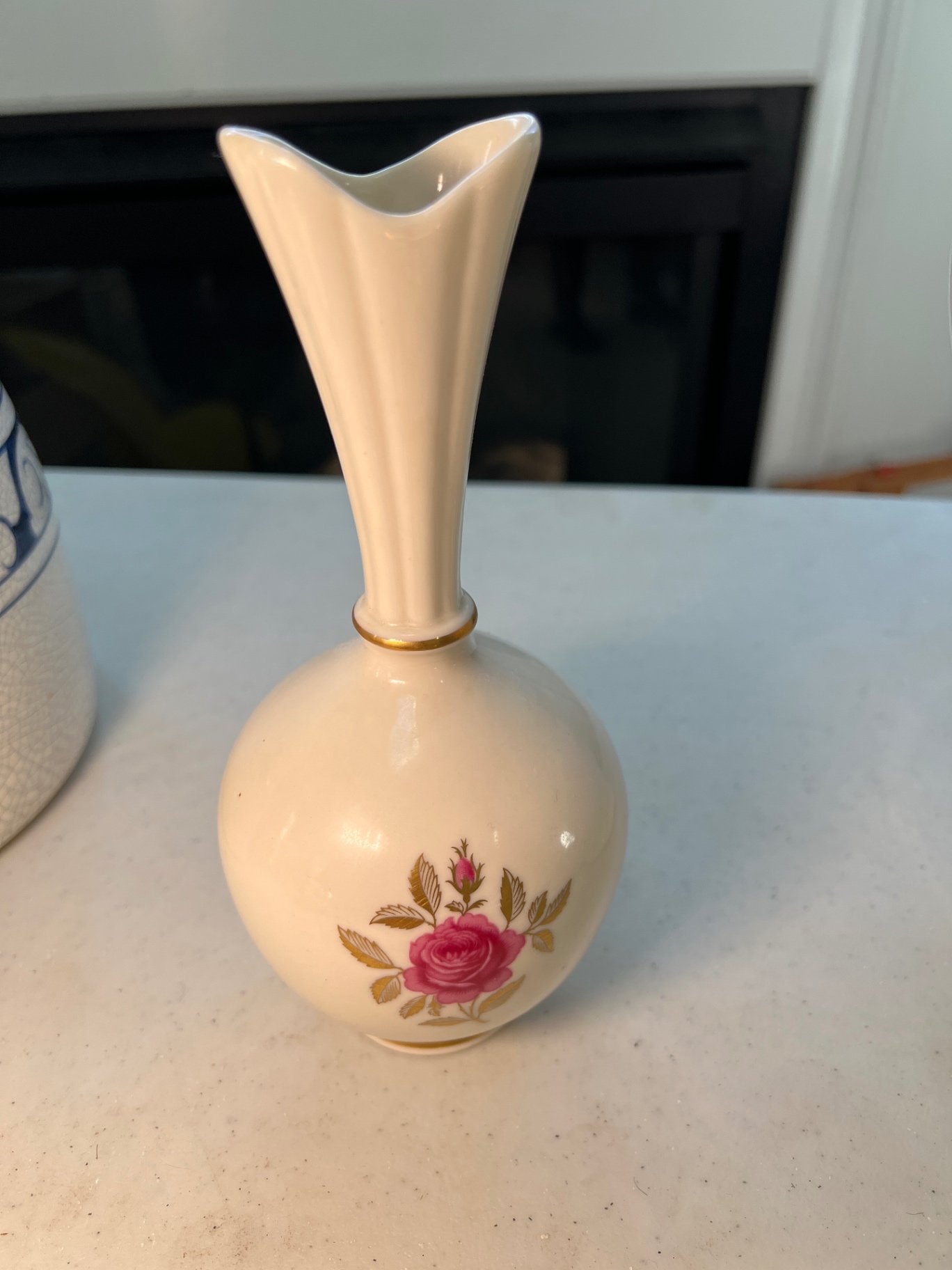 Assorted ceramic decor pieces - image 6 of 10