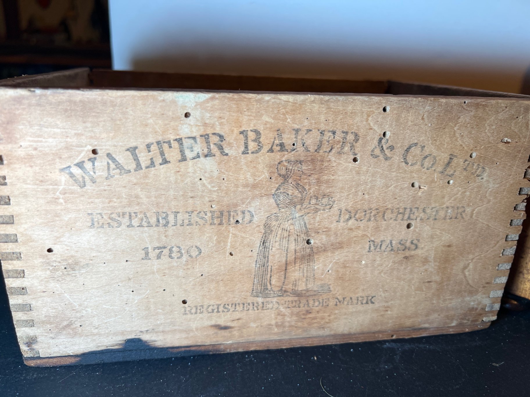 Vintage wooden box with lid and keyhole - image 7 of 12