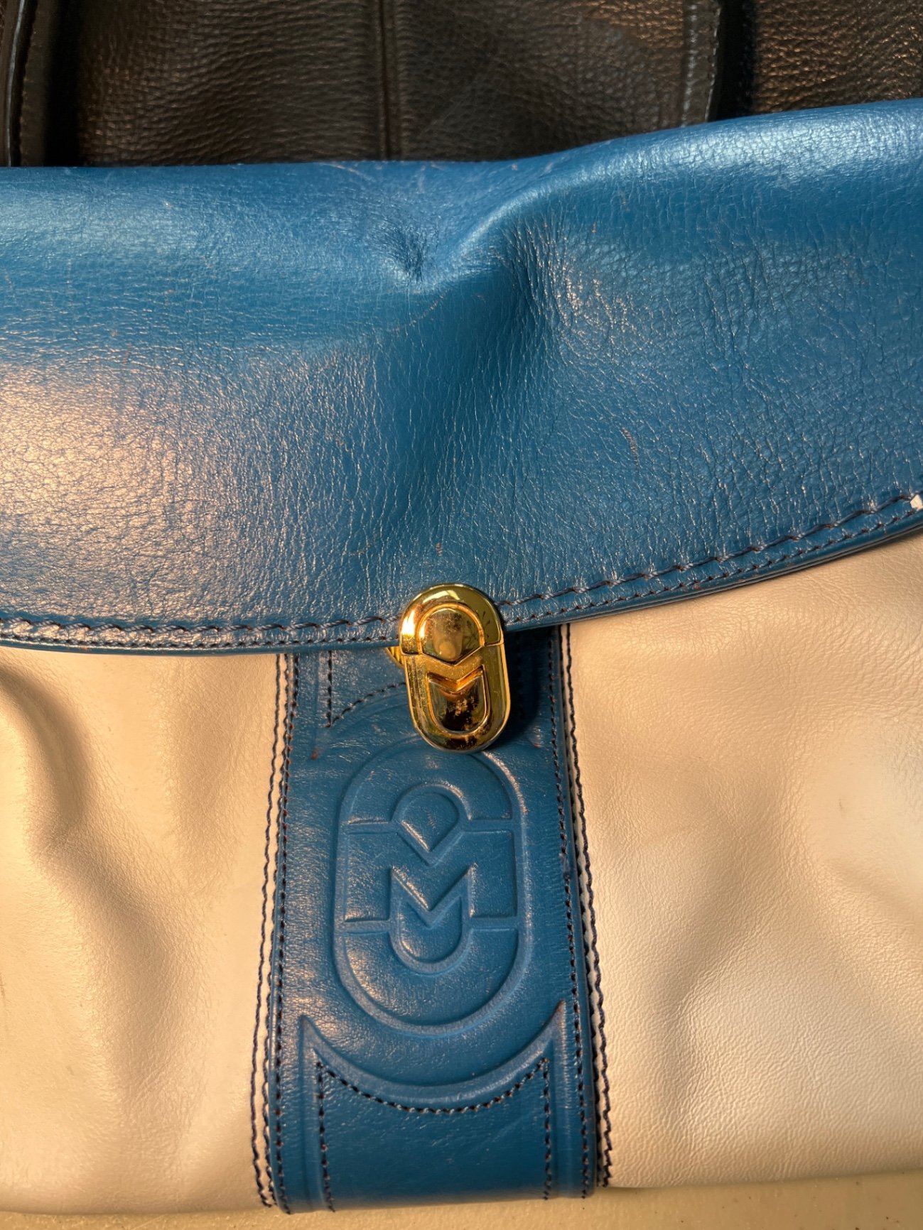 Assorted handbags and purses - image 10 of 18