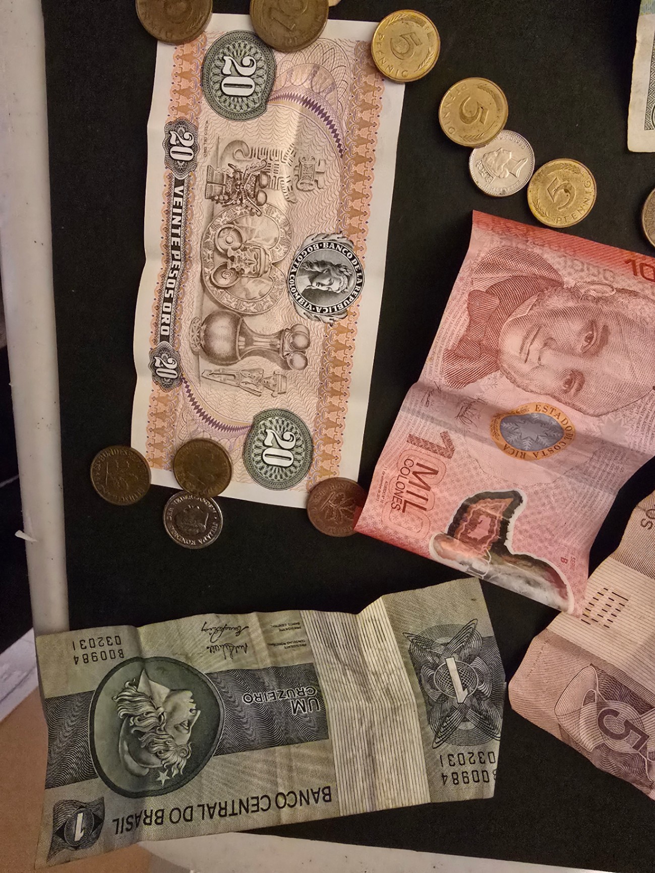 Assorted international banknotes and coins - image 4 of 14