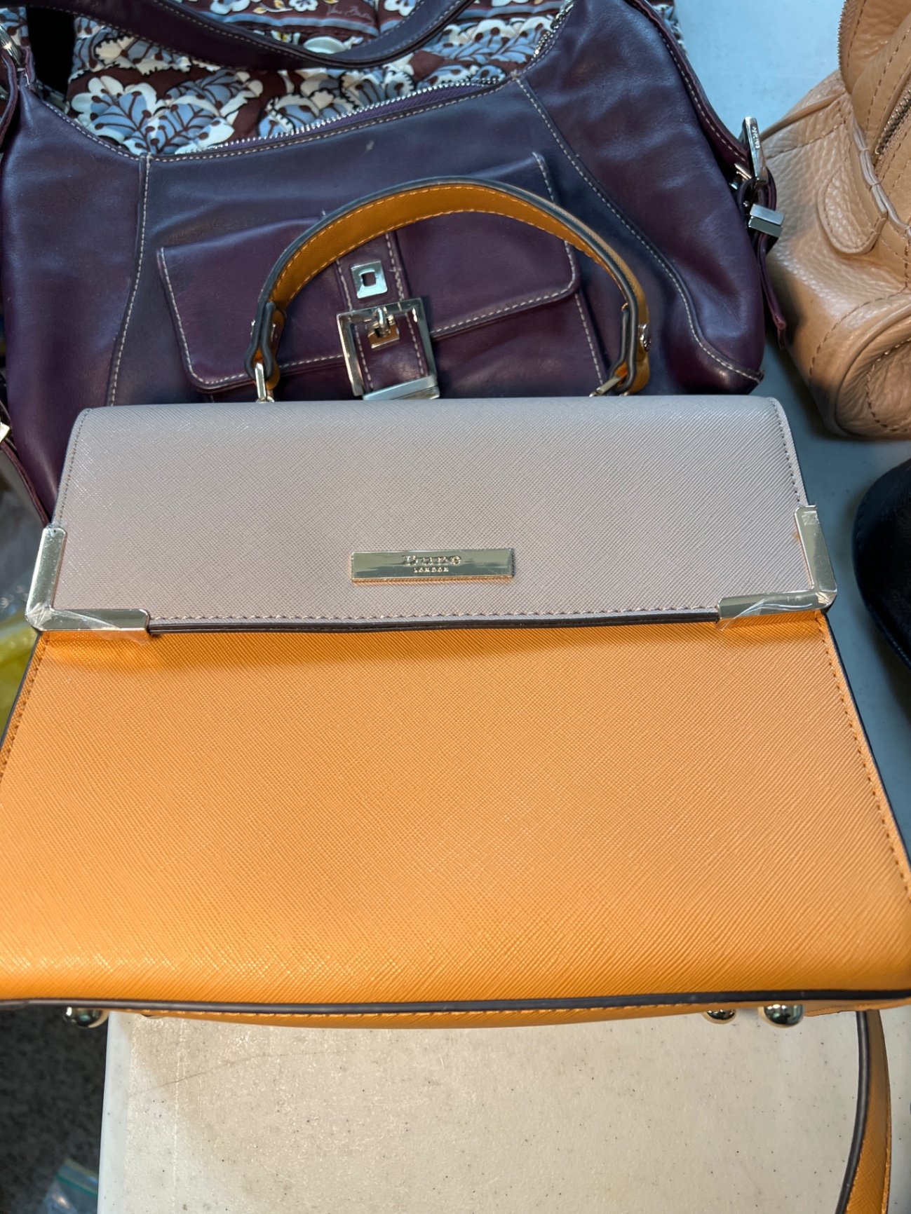 Assorted handbags and purses - image 5 of 18