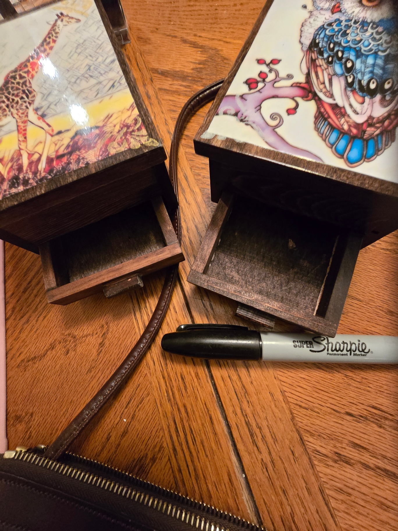 Decorative wooden boxes with animal artwork and 2 purses - image 15 of 18