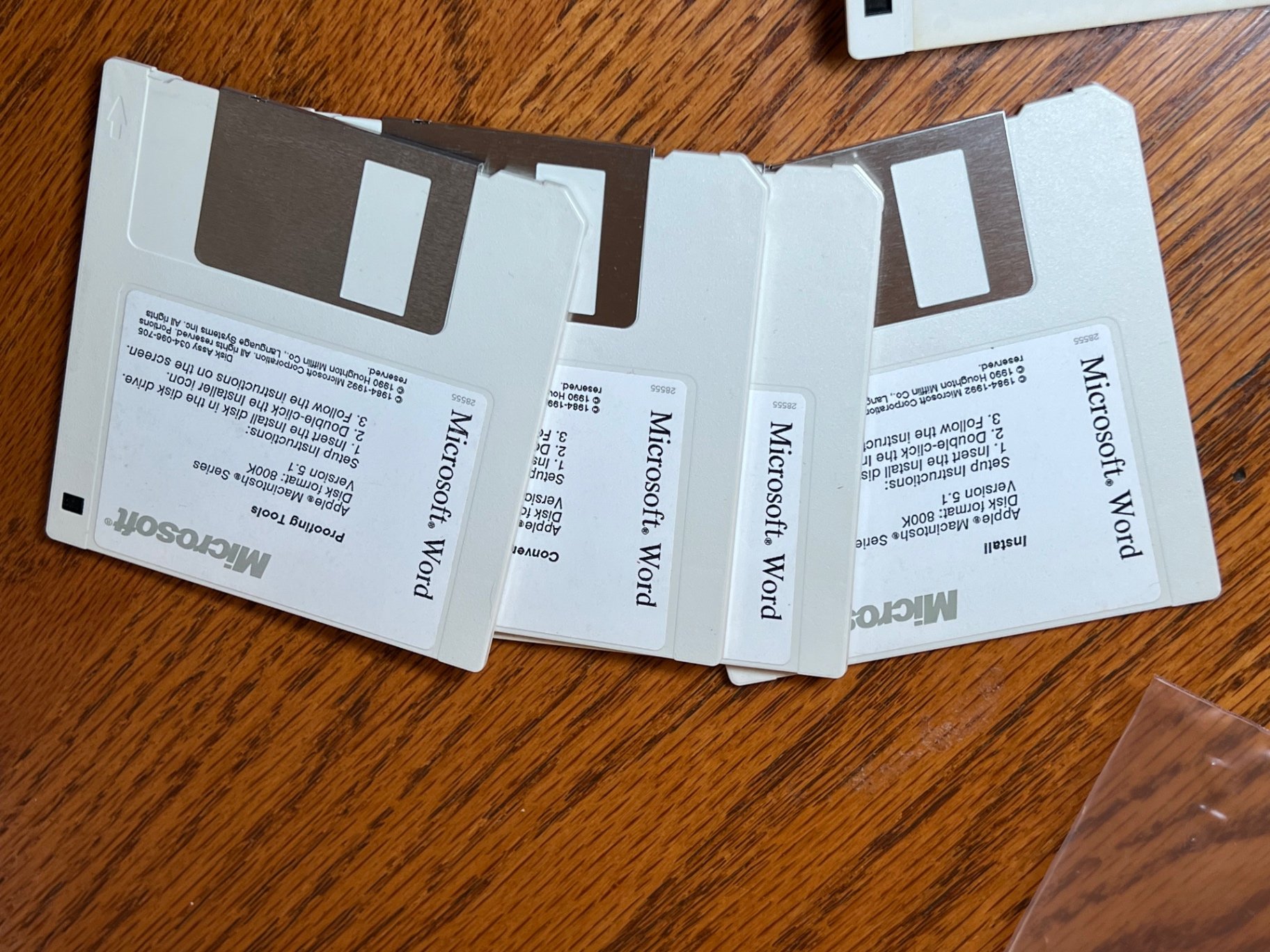 Amdek Color Display Monitor (Model 600A) with 3.5-inch Microsoft Word Floppy Disks - image 4 of 11