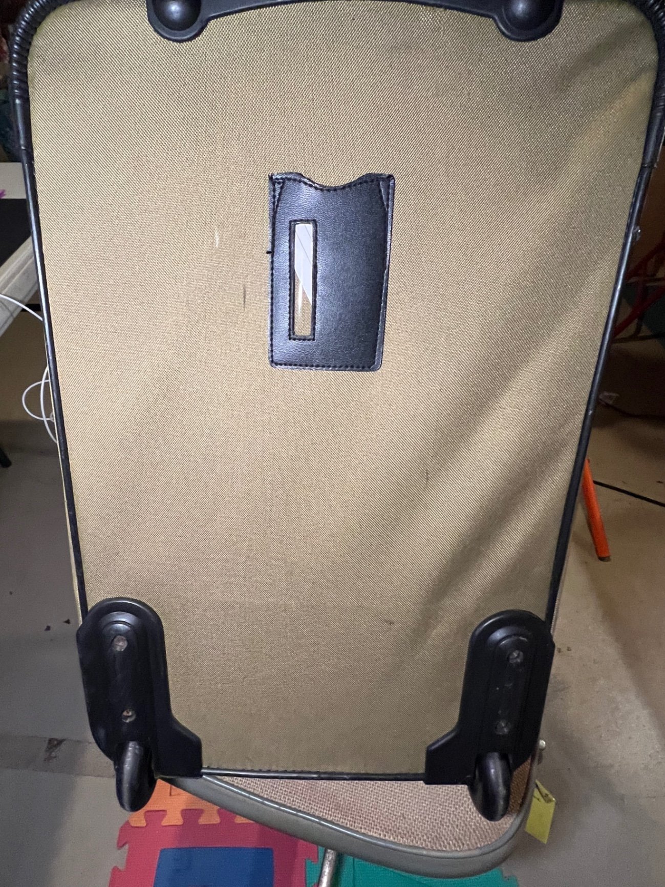 Gloria Vanderbilt rolling suitcase with black and red tote bag - image 6 of 6