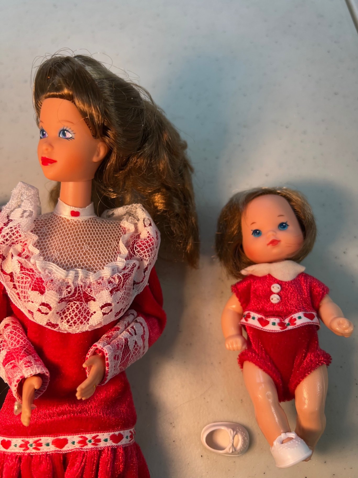 Dolls with multiple outfits and accessories - image 5 of 16