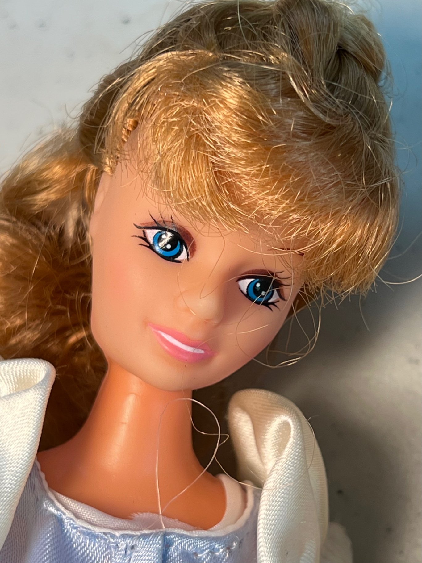Dolls with multiple outfits and accessories - image 2 of 16