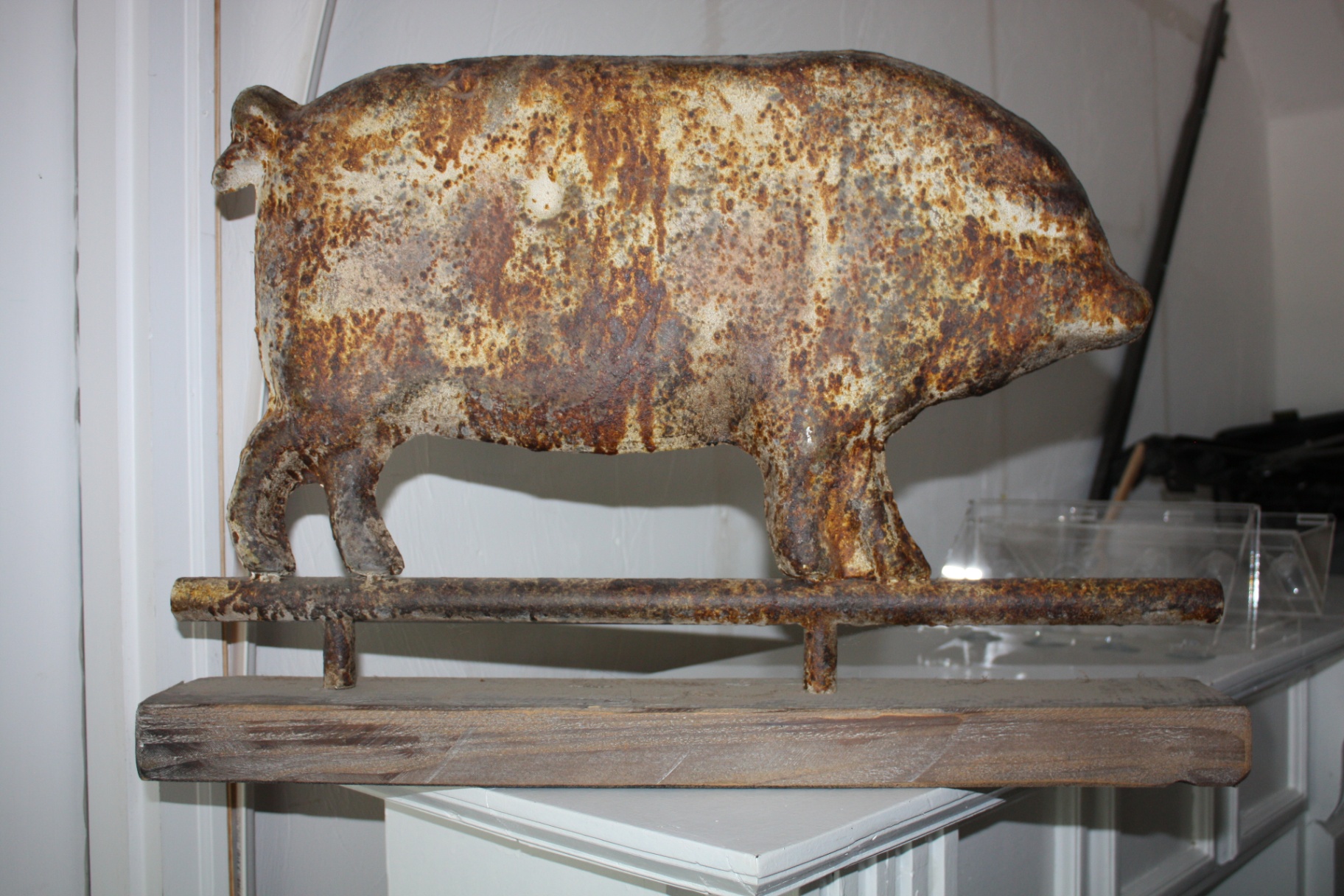 Large Jedd Gold Berkshire Pig Weathervane Sculpture on Rustic Wood Base - image 1 of 4