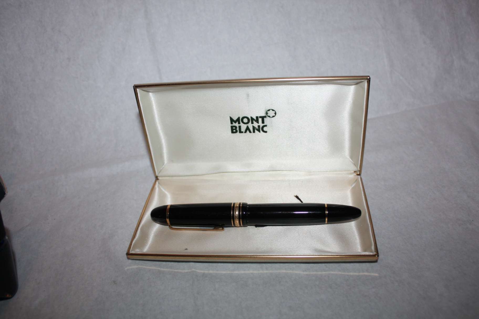 RARE Vintage Montblanc Meisterstück 149 Fountain Pen 14K Gold Nib (1987–1992) w/ Original Box (Pair with lot 115 Montblanc Ink) - image 11 of 14