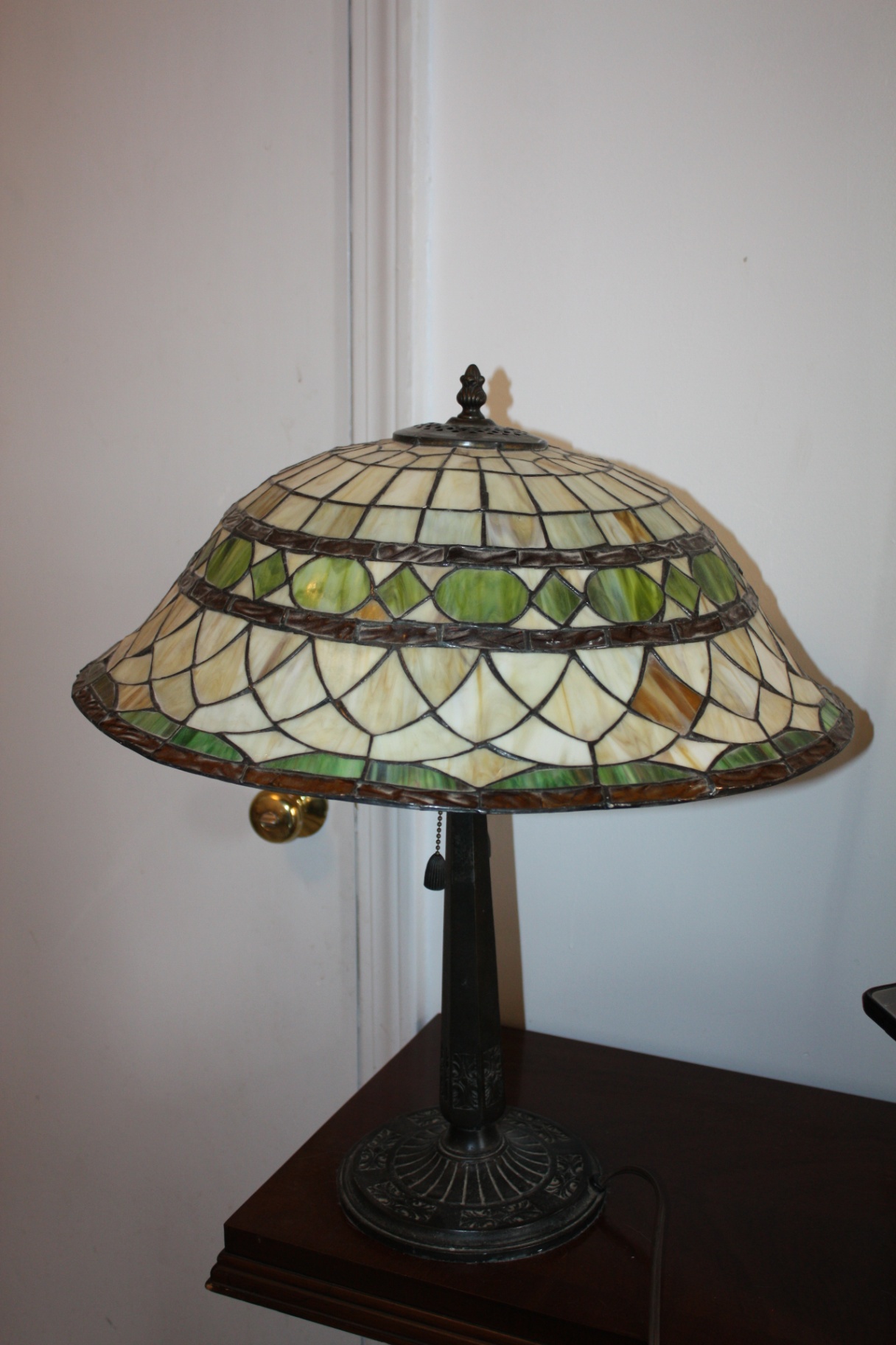 Tiffany Meyda stained glass lamp with metal base - image 4 of 6