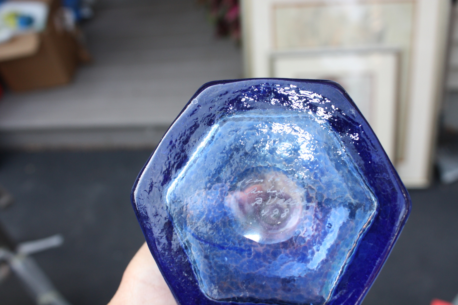 KOSTA BODA BERTIL VALLIEN ARTIST COLLECTION ANTIKVA SWEDISH GLASS VASE SIGNED - image 4 of 4