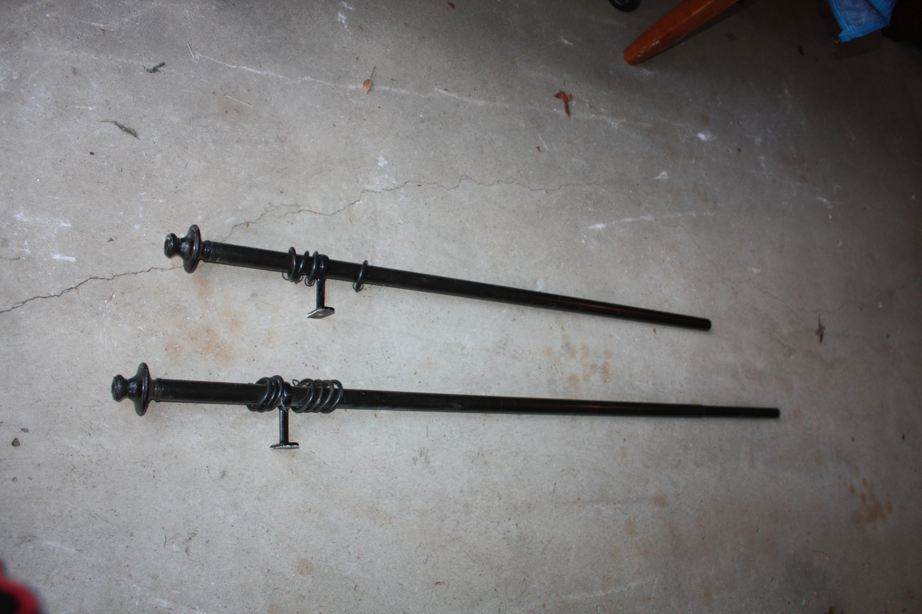 Dark oil-rubbed bronze curtain rod with attached finials + clips - image 1 of 1