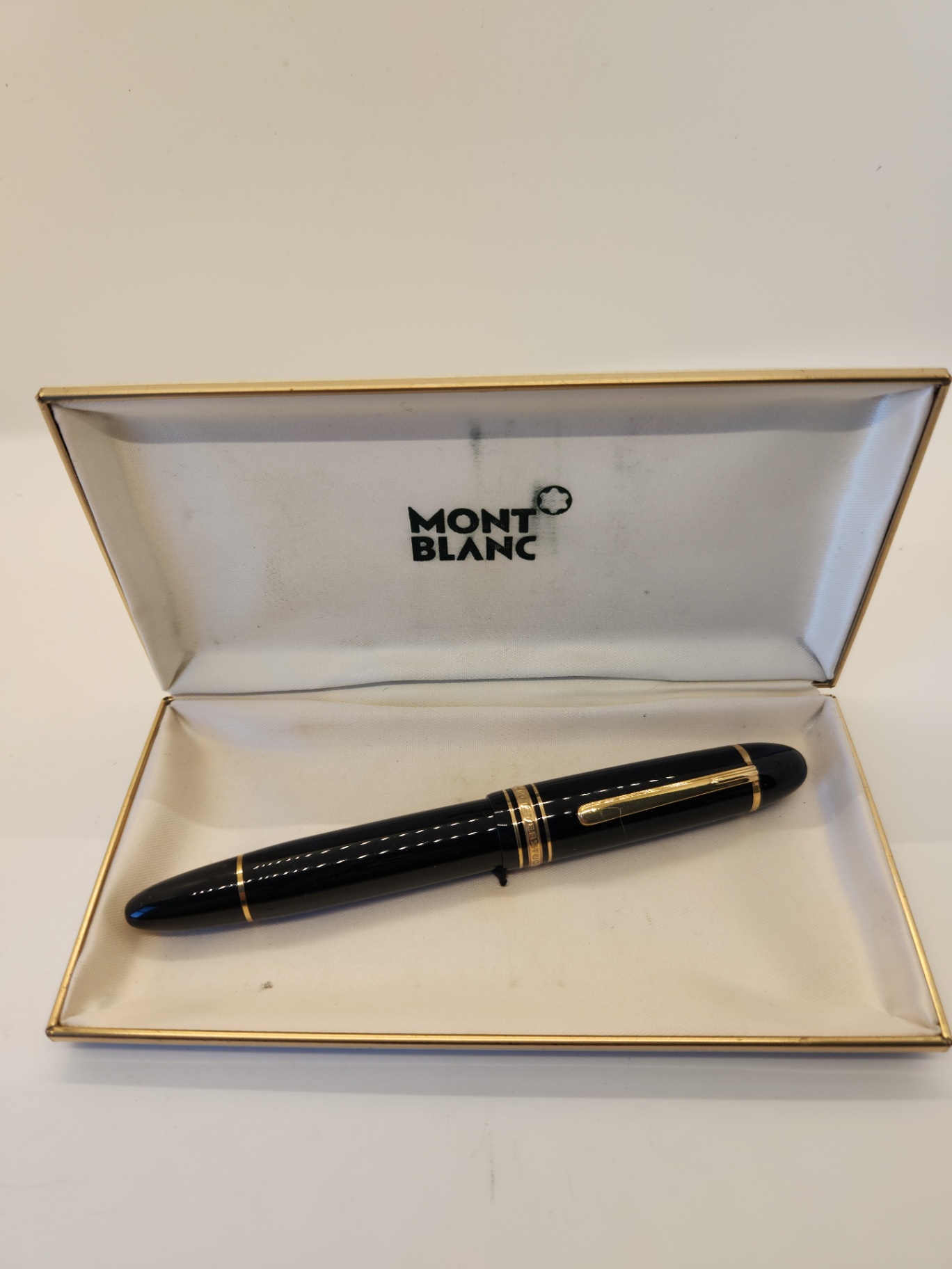 RARE Vintage Montblanc Meisterstück 149 Fountain Pen 14K Gold Nib (1987–1992) w/ Original Box (Pair with lot 115 Montblanc Ink) - image 5 of 14