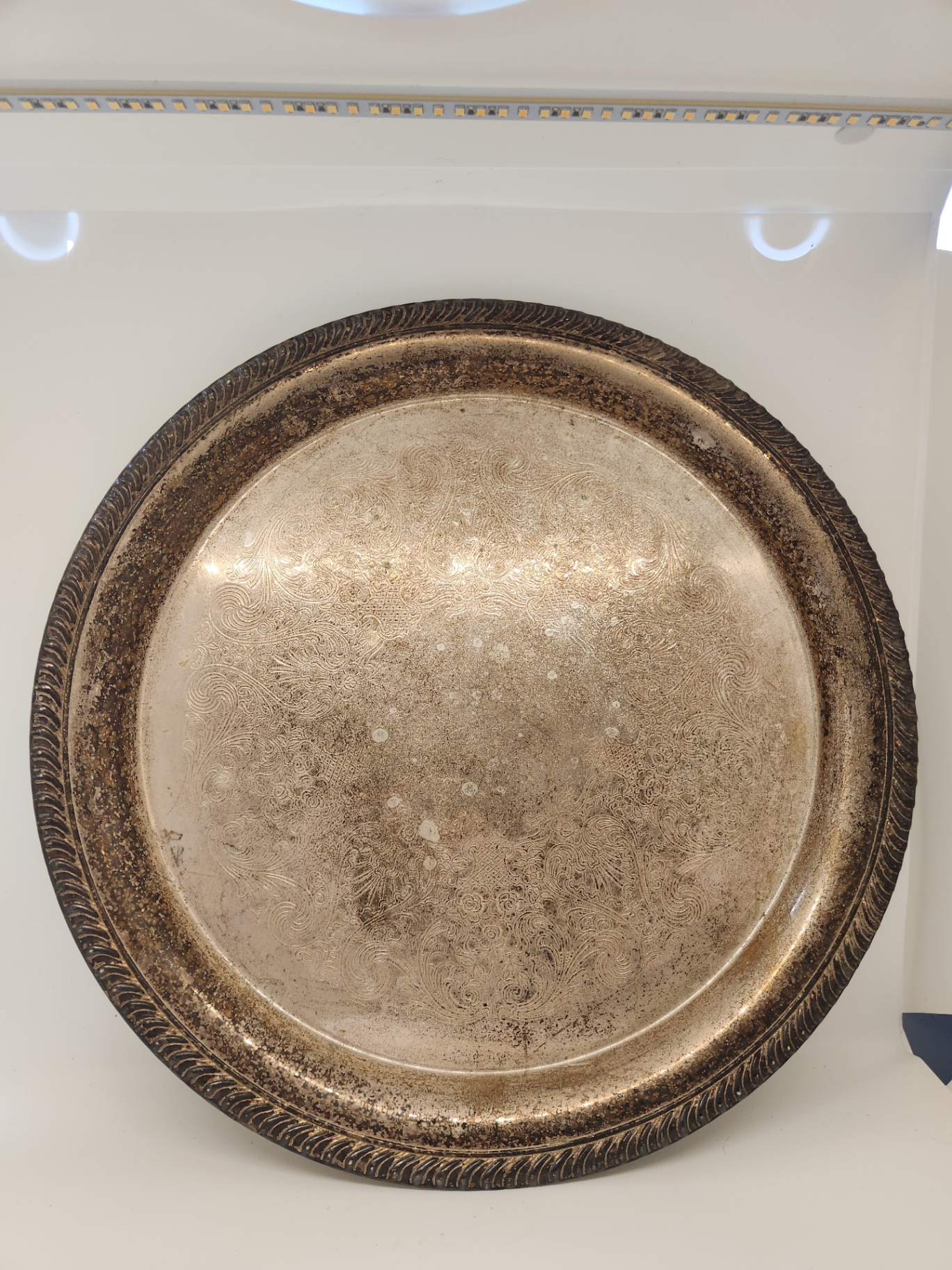 12” Clear Pyrex Glass Serving / Baking Dish + Vintage Wm. Rogers Silverplate Tray (Etched Floral Rope Edge) - image 5 of 5