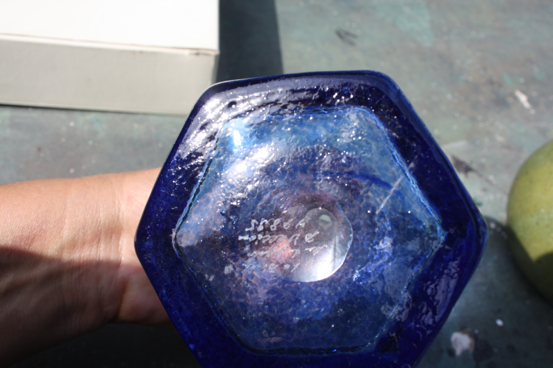 KOSTA BODA BERTIL VALLIEN ARTIST COLLECTION ANTIKVA SWEDISH GLASS VASE SIGNED - image 3 of 4