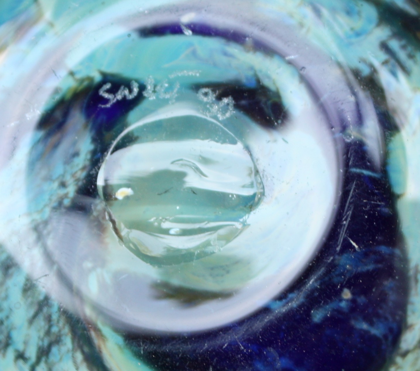 Signed Doug Sweet Studio Art Glass Vase 8 inches – Blue & Aqua Abstract Patterned Cased Glass Blown Glass Vase - image 5 of 7