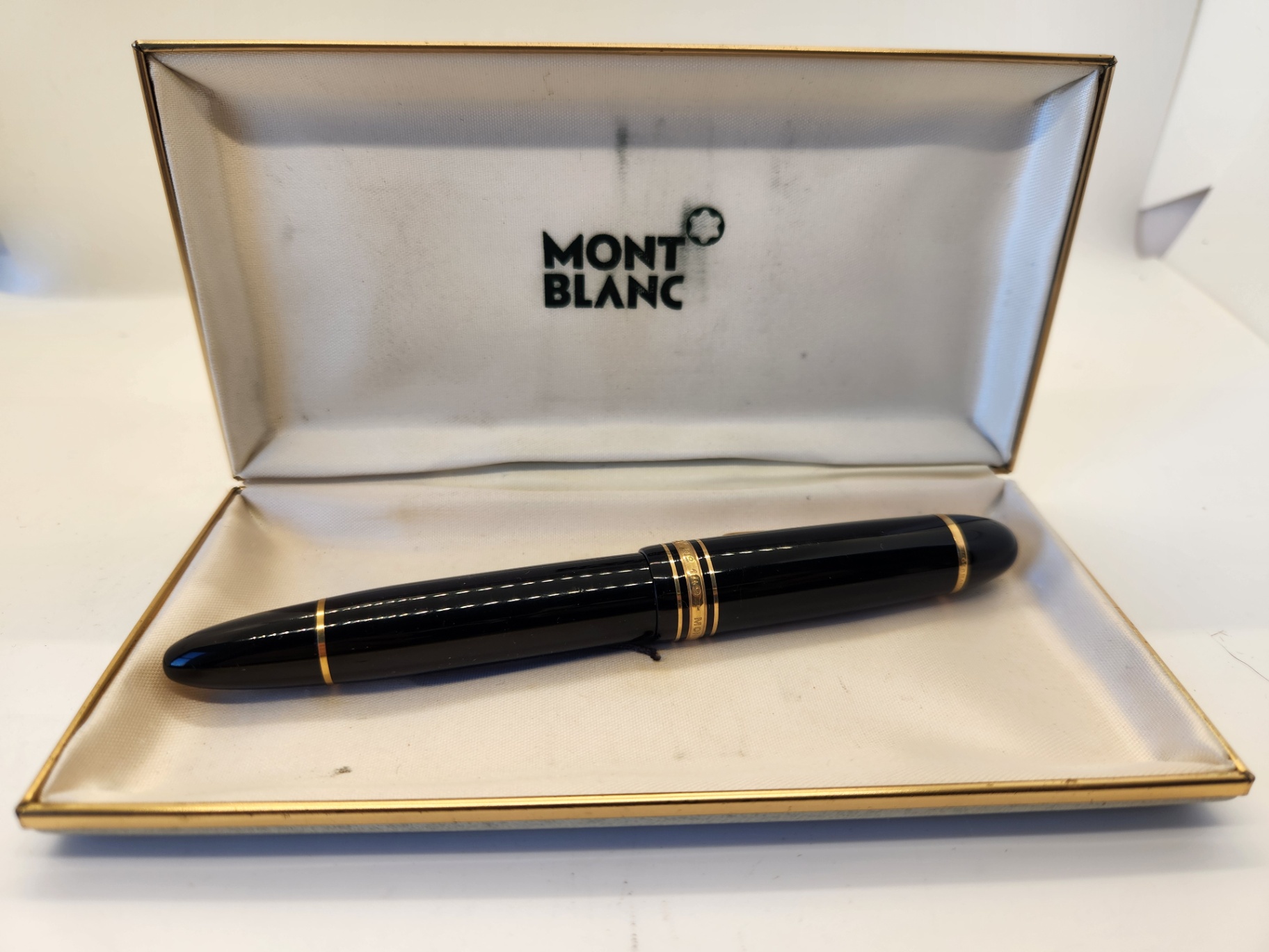 RARE Vintage Montblanc Meisterstück 149 Fountain Pen 14K Gold Nib (1987–1992) w/ Original Box (Pair with lot 115 Montblanc Ink) - image 1 of 14