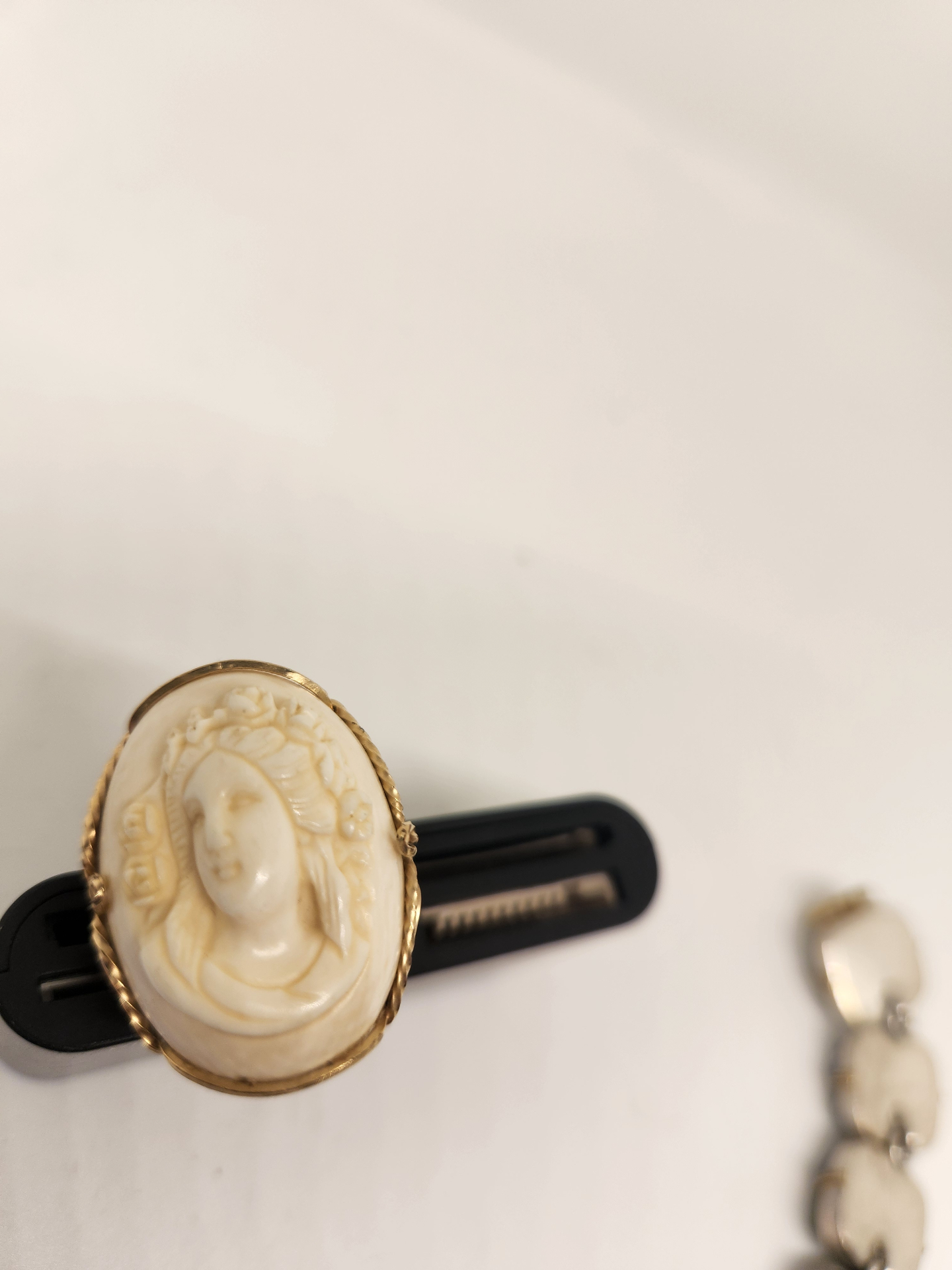 Vintage Cameo Portrait Female Lady Ring in Gold-Tone Setting (Statement Ring) - image 3 of 6