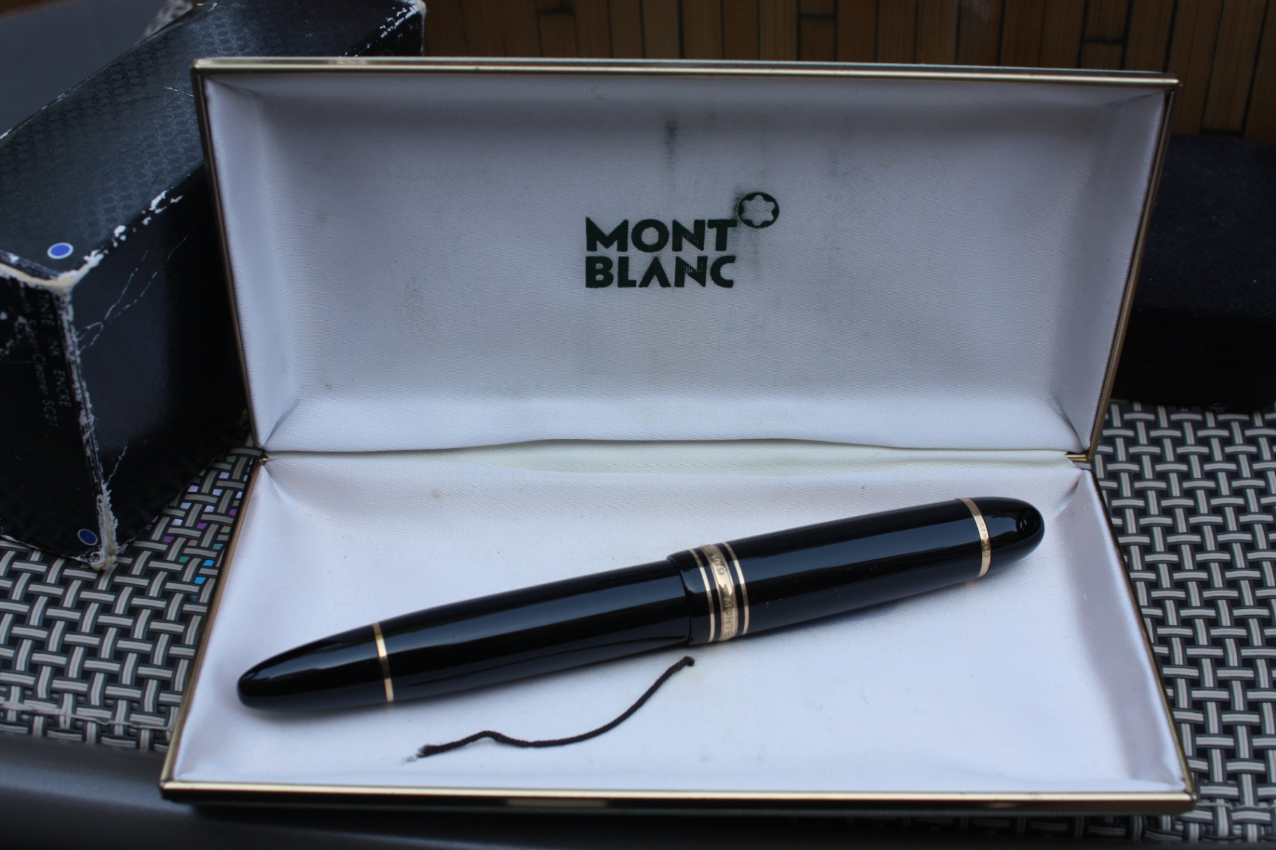 RARE Vintage Montblanc Meisterstück 149 Fountain Pen 14K Gold Nib (1987–1992) w/ Original Box (Pair with lot 115 Montblanc Ink) - image 14 of 14