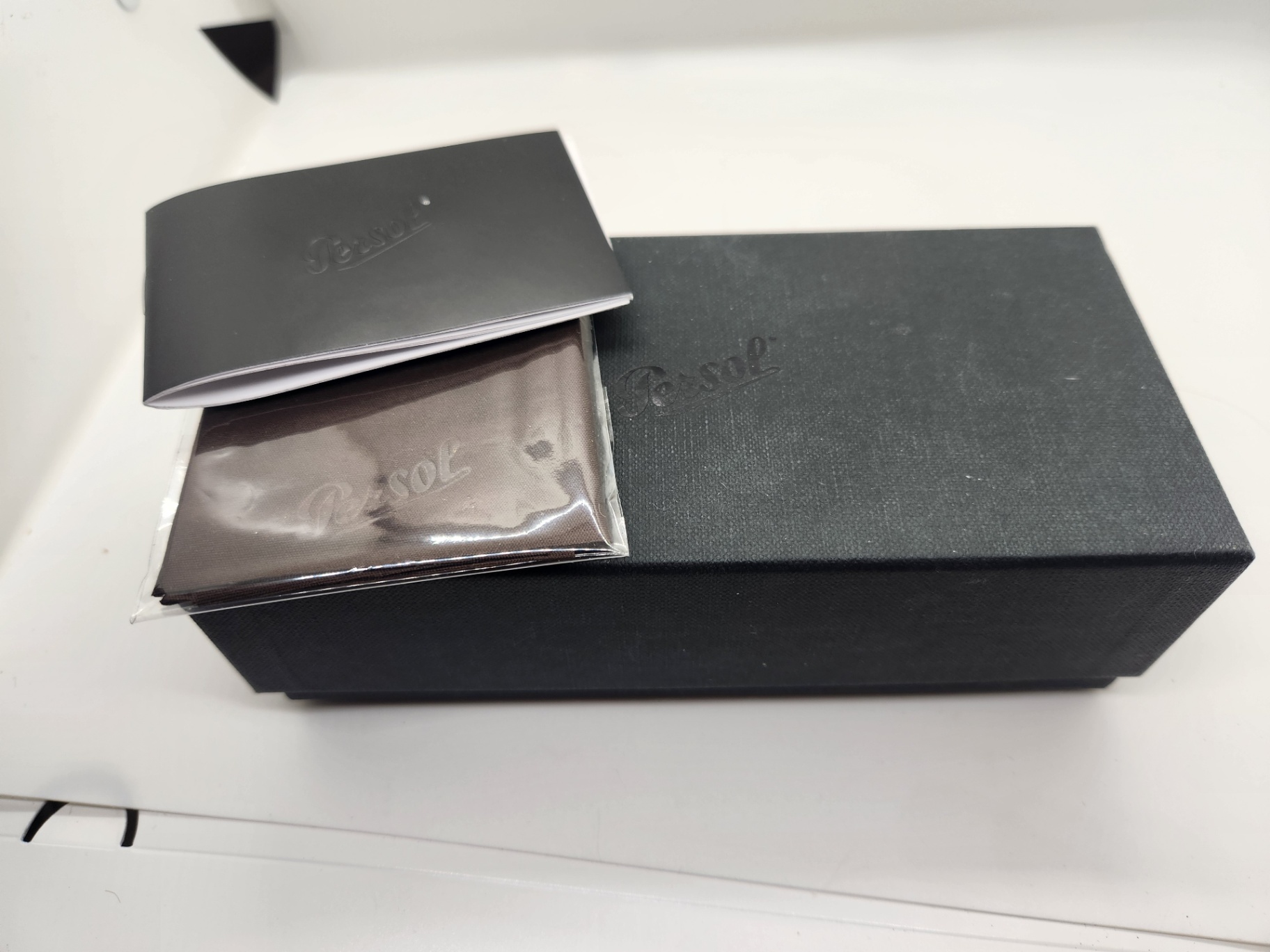 Designer Sunglass cases and Boxes - Mixed Lot - image 4 of 13