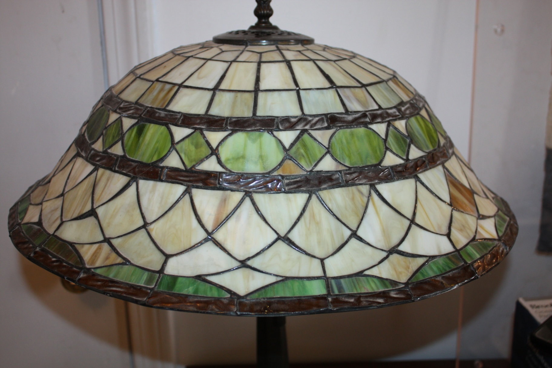 Tiffany Meyda stained glass lamp with metal base - image 5 of 6