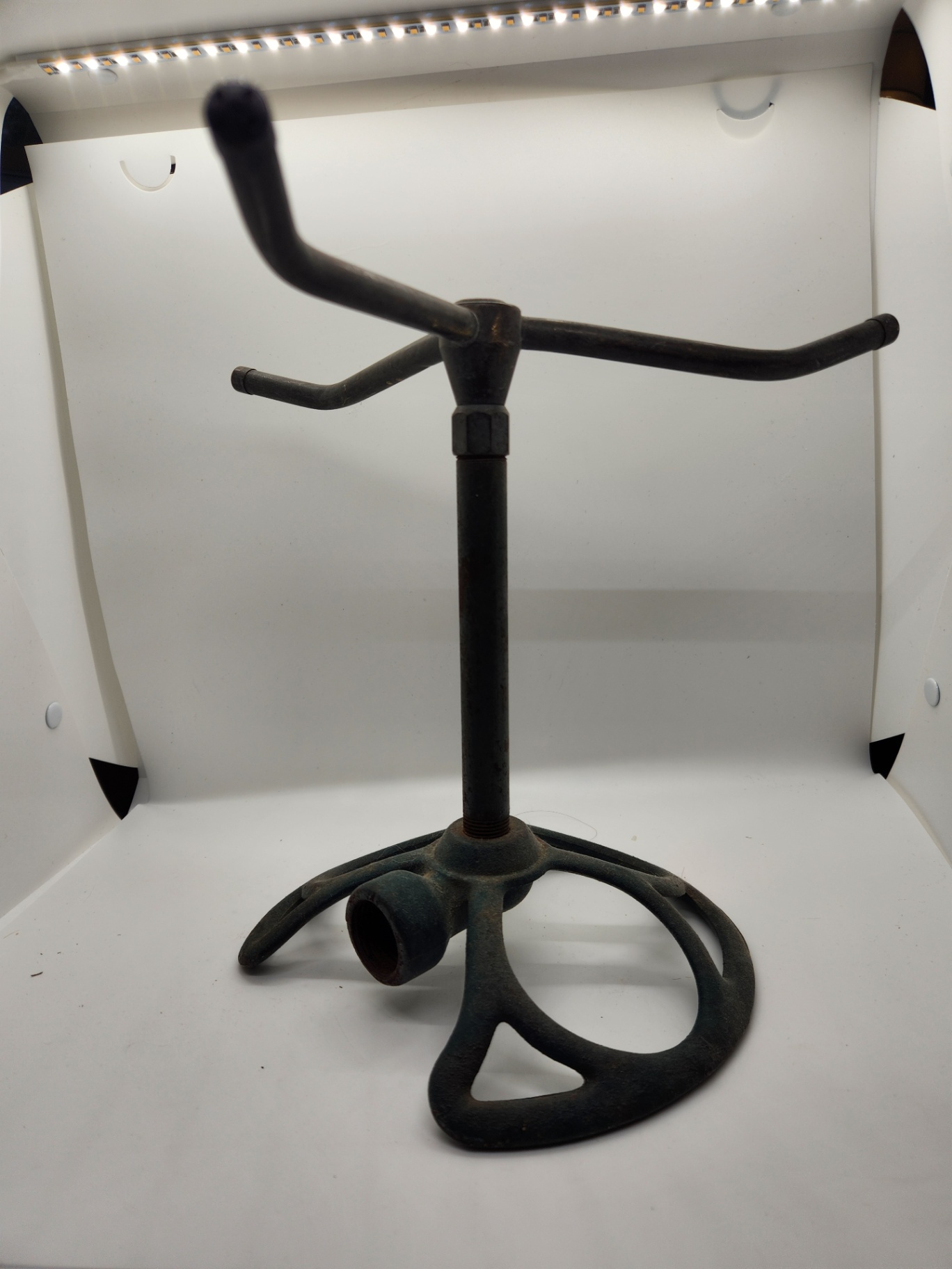 Antique Cast-Iron Rotary Lawn Sprinkler on Stand – 3-Arm Industrial / Garden Sprinkler Head - image 3 of 8
