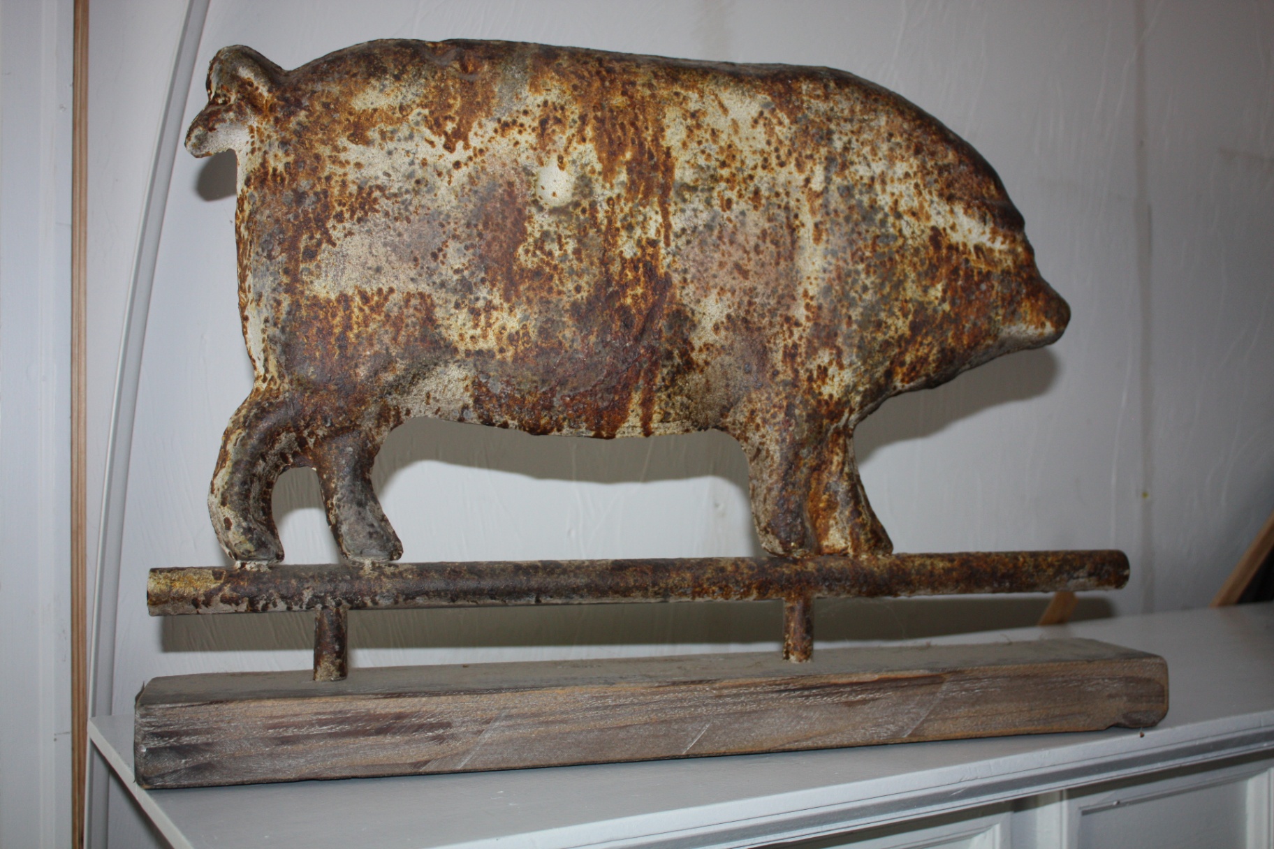 Large Jedd Gold Berkshire Pig Weathervane Sculpture on Rustic Wood Base - image 3 of 4