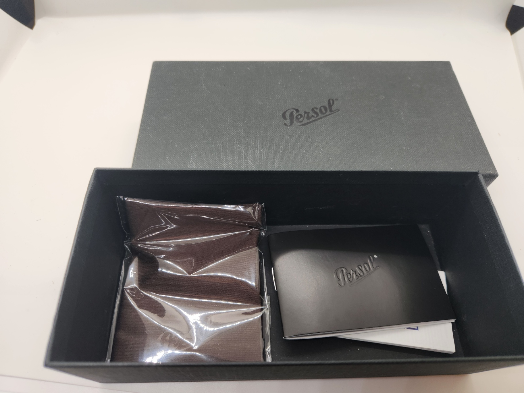 Designer Sunglass cases and Boxes - Mixed Lot - image 5 of 13