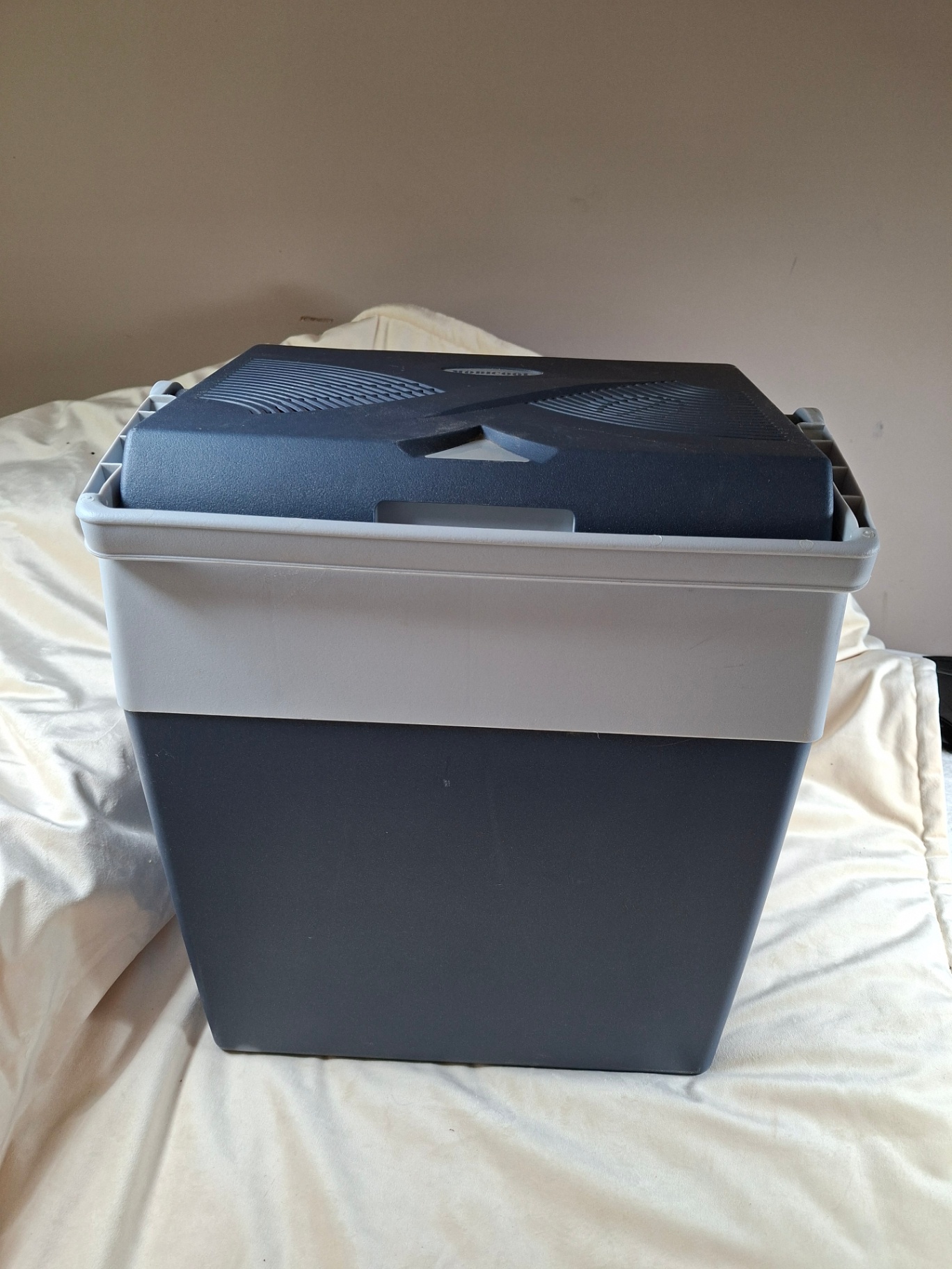 Mobicool portable electric cooler with power cord - image 1 of 6