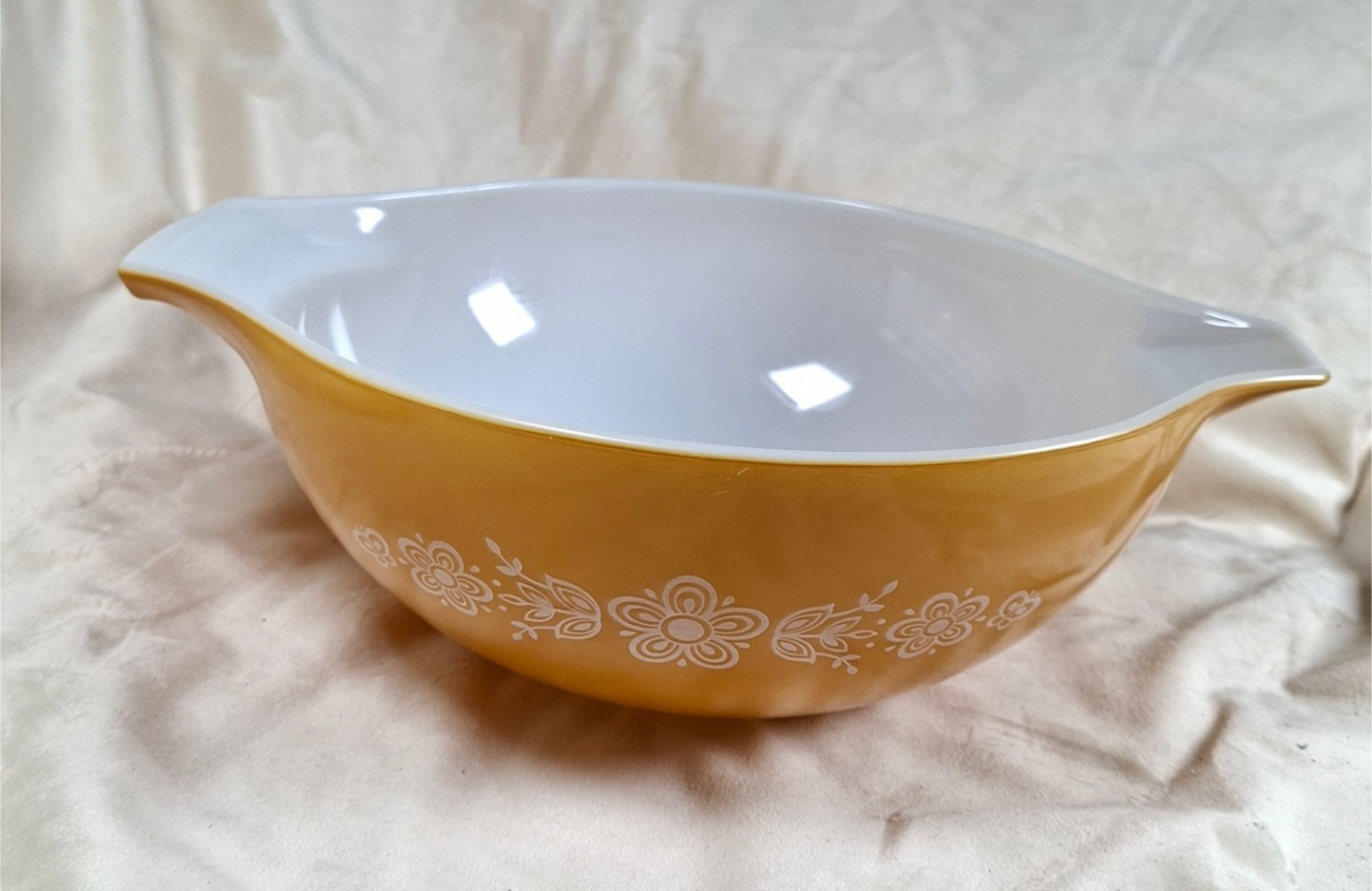 Yellow Pyrex mixing bowl with floral border, 13.5", USA Made - image 1 of 7
