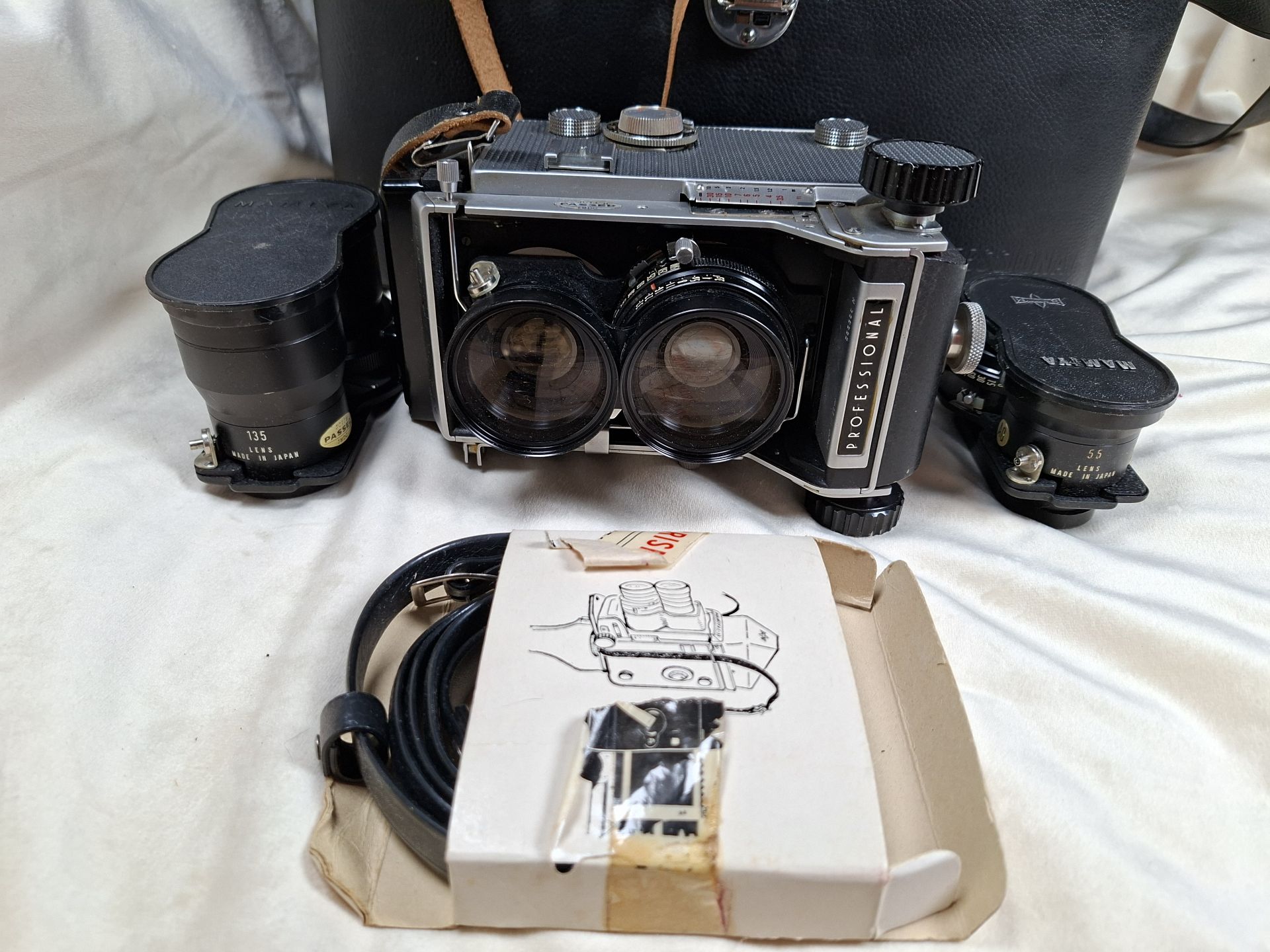 Mamiya C33 Professional Twin-Lens Reflex Camera Kit - image 3 of 11