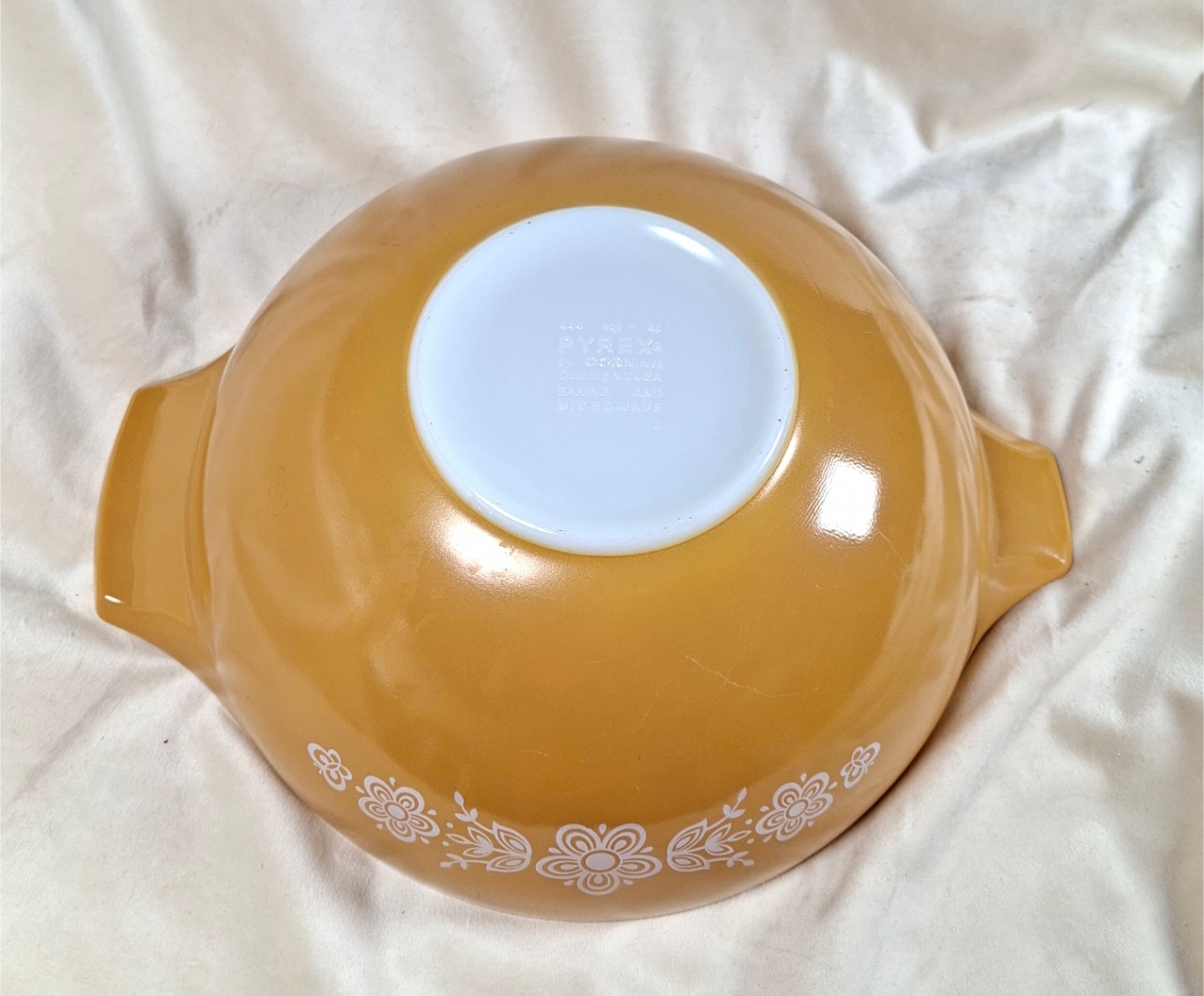 Yellow Pyrex mixing bowl with floral border, 13.5", USA Made - image 5 of 7