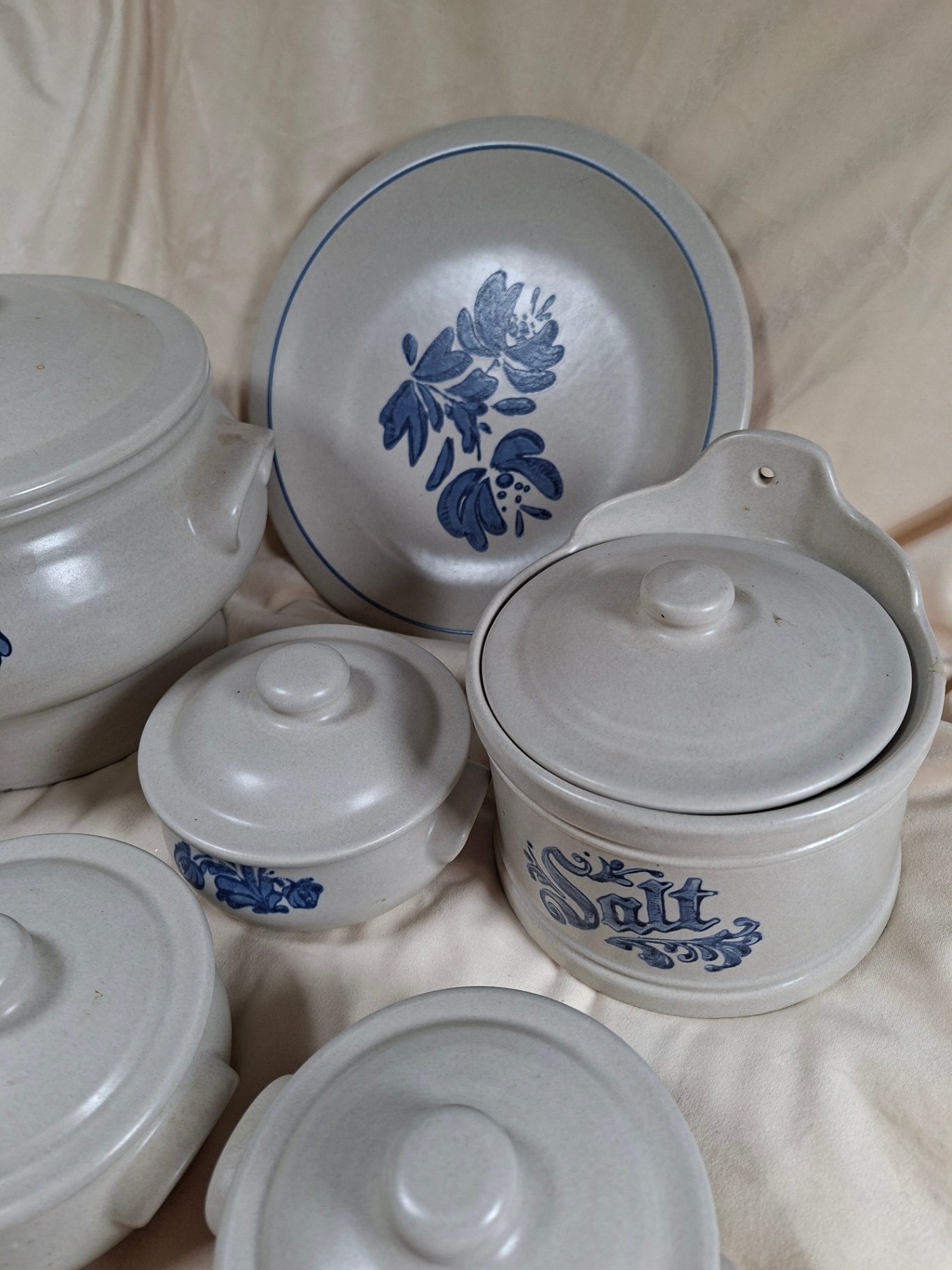 Collection of  Vintage Pfaltz Graff Yorktowne blue floral stoneware set with lids - image 2 of 9